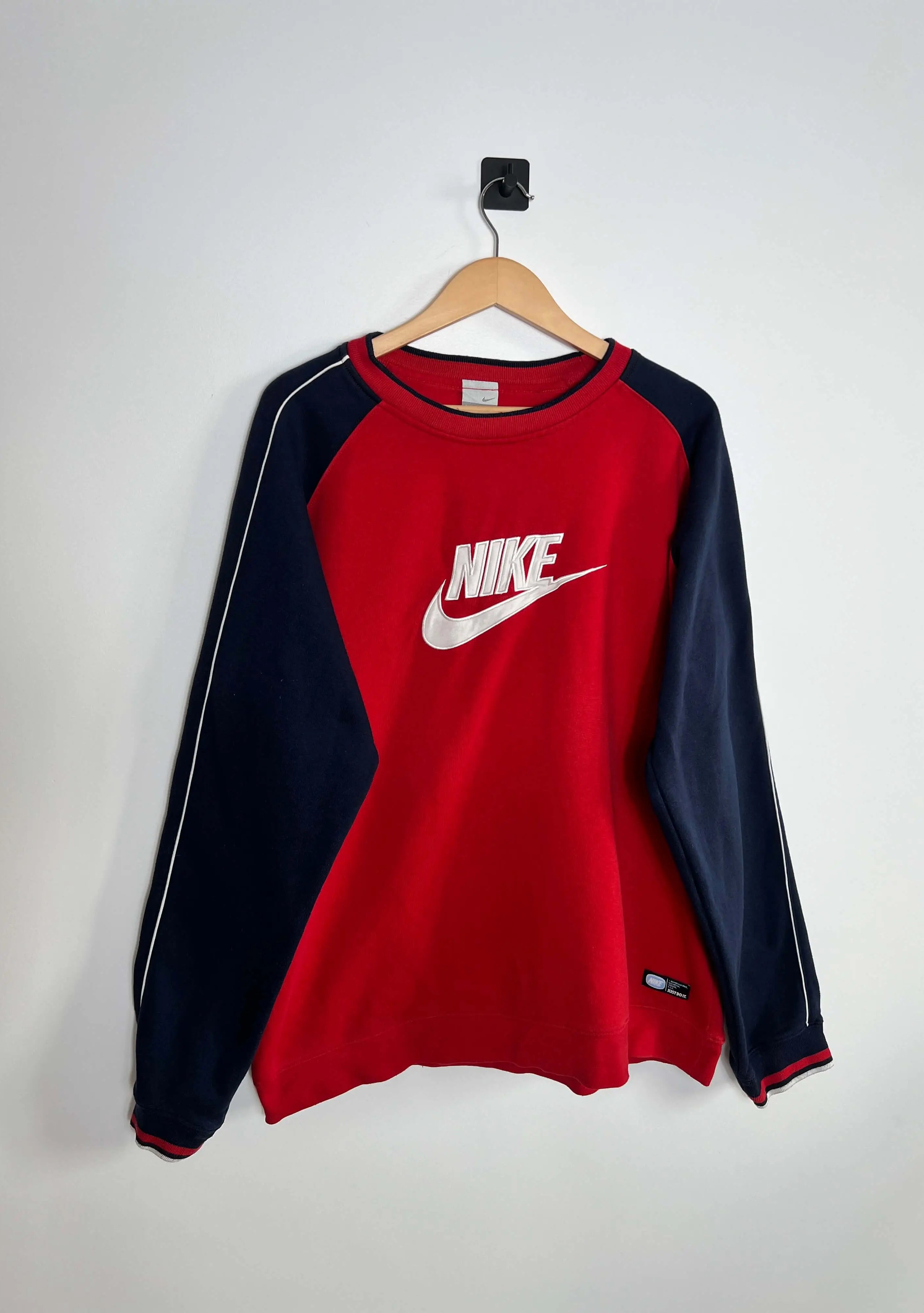 2000s Nike Sweatshirt Vintage Rouge vue de face