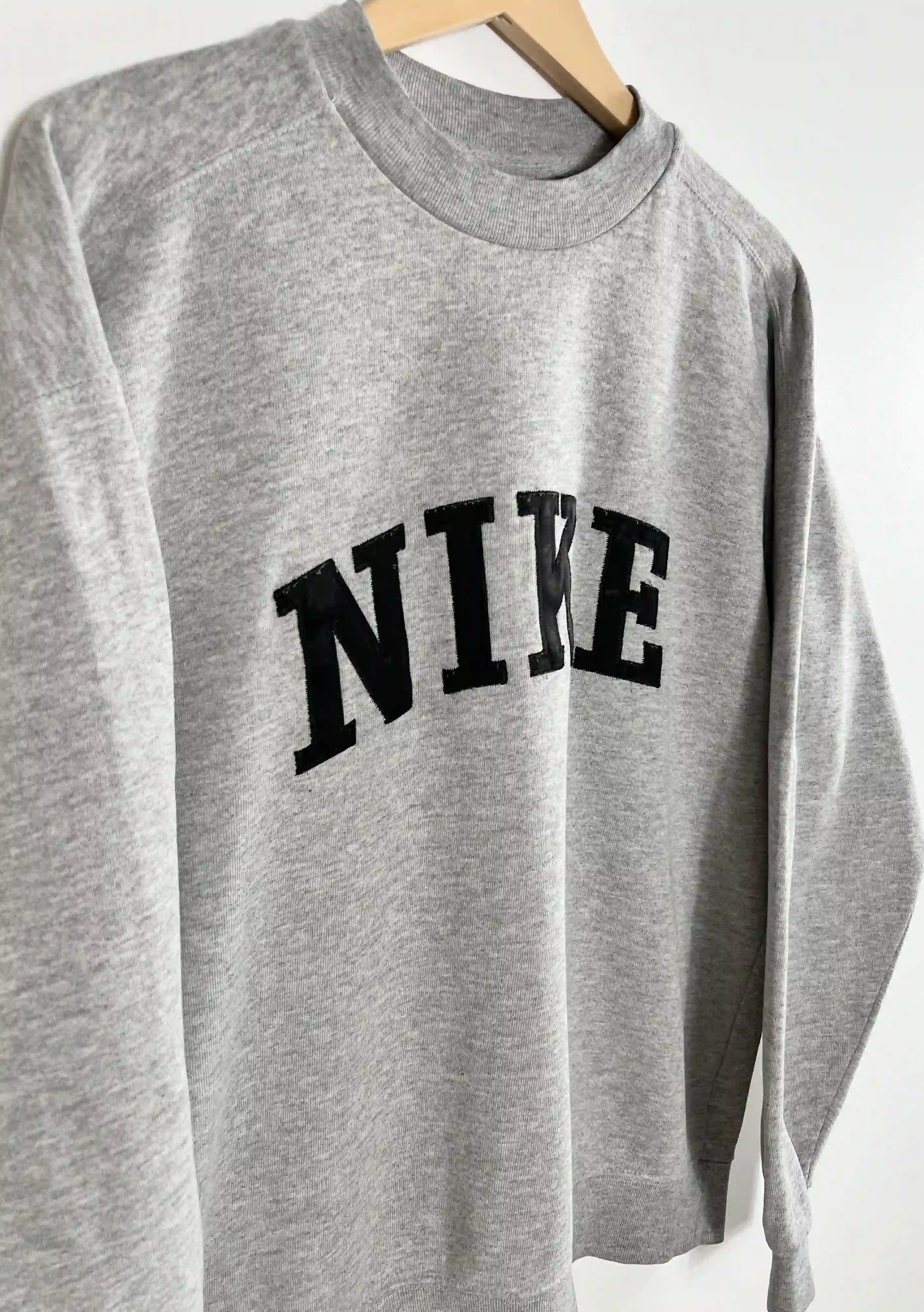 90s Nike Sweater Gris vue de coter