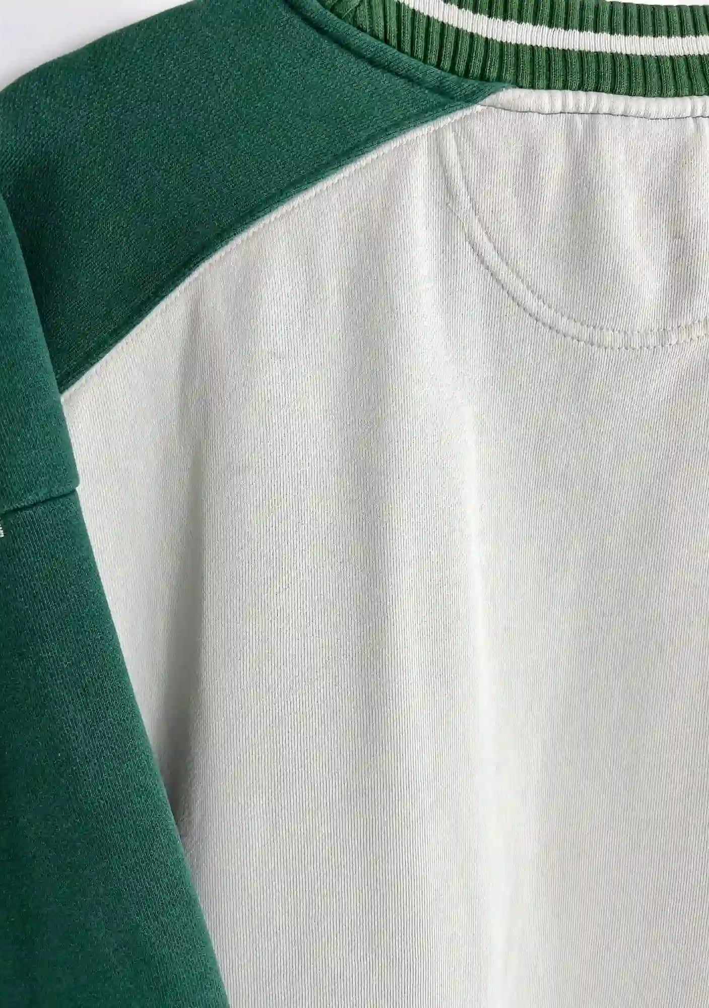 Pull Nike Vintage 90s Homme Vert et Blanc vue du dos en haut