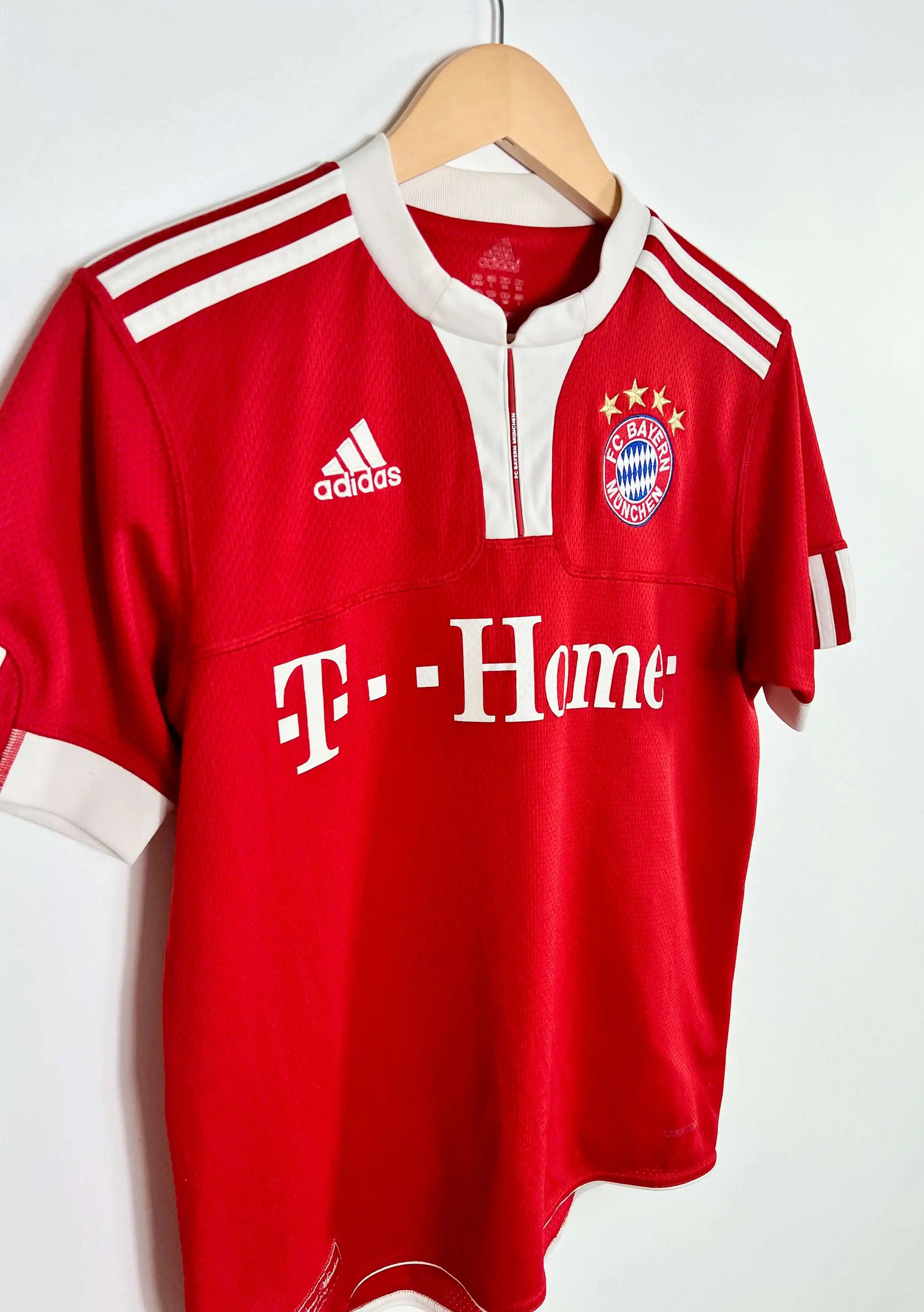 Adidas Maillot Bayern 2009 Domicile vue du logo du bayern Munich