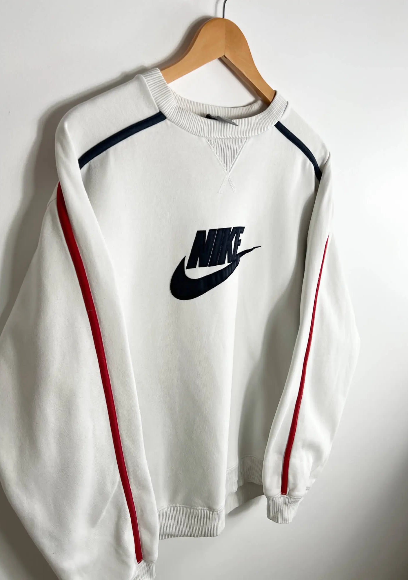 Ancien Pull Nike Vintage Blanc 2000s vue de coter