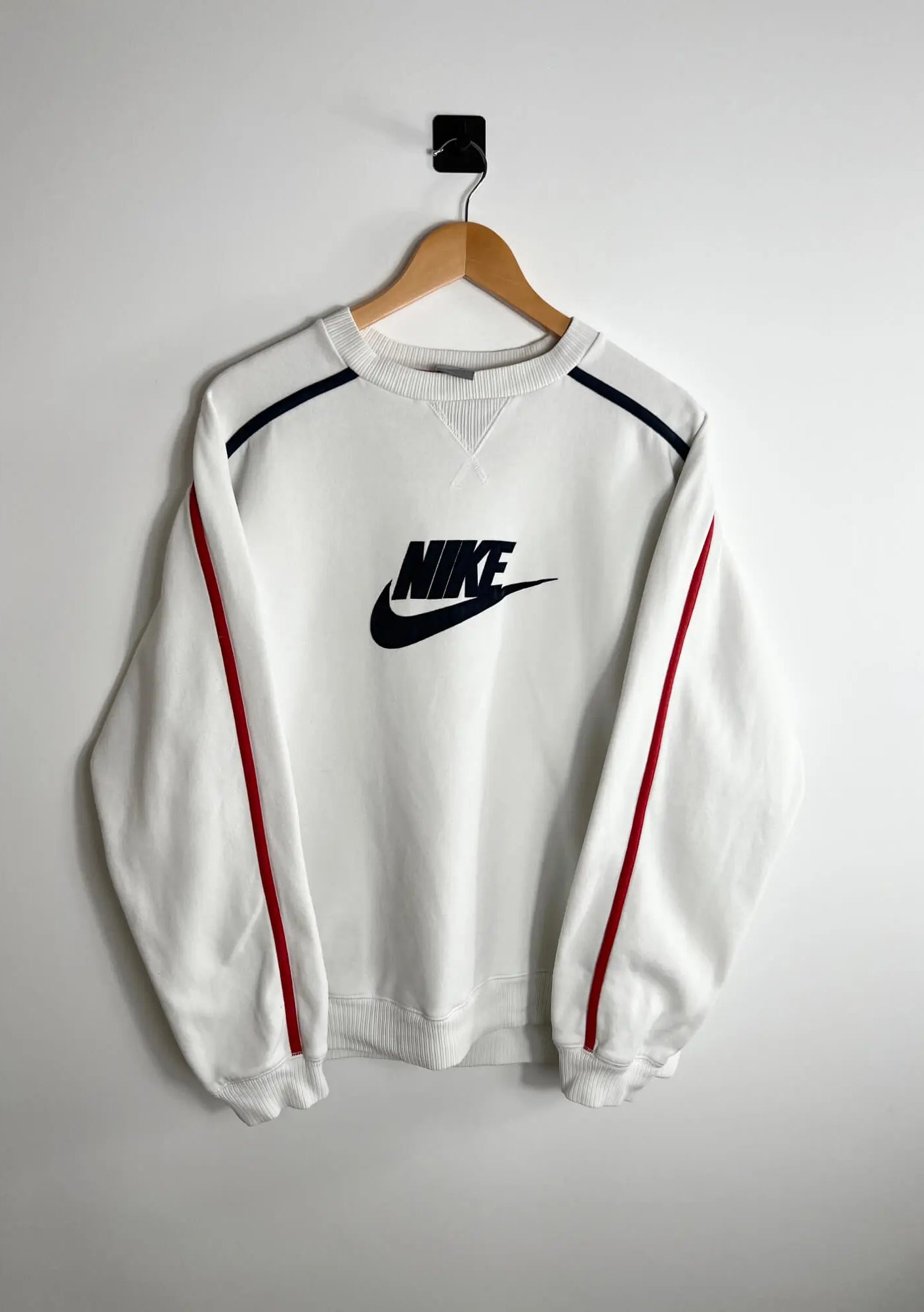 Ancien Pull Nike Vintage Blanc 2000s vue de face