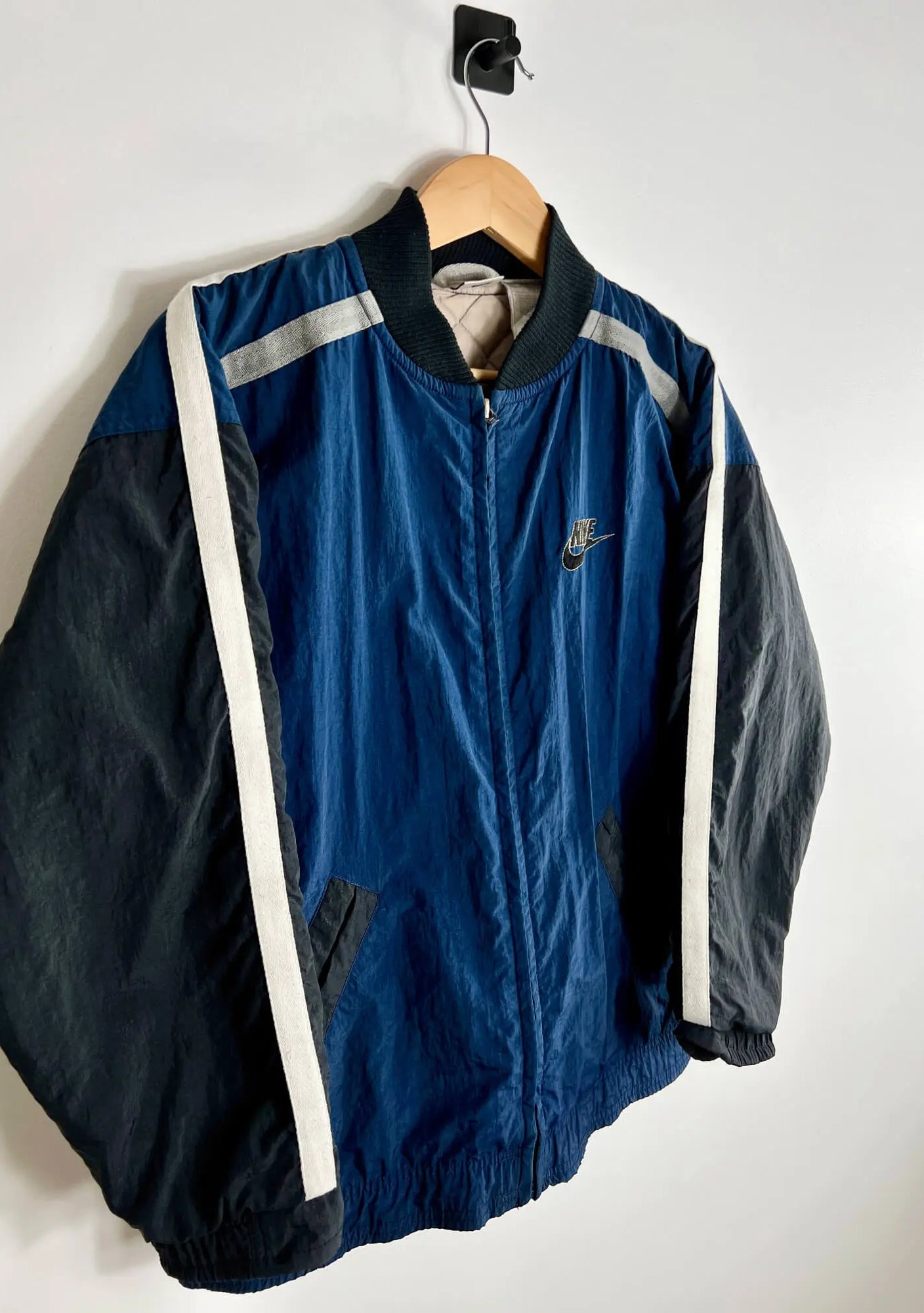 Bomber Homme Nike Bleu vue de coter