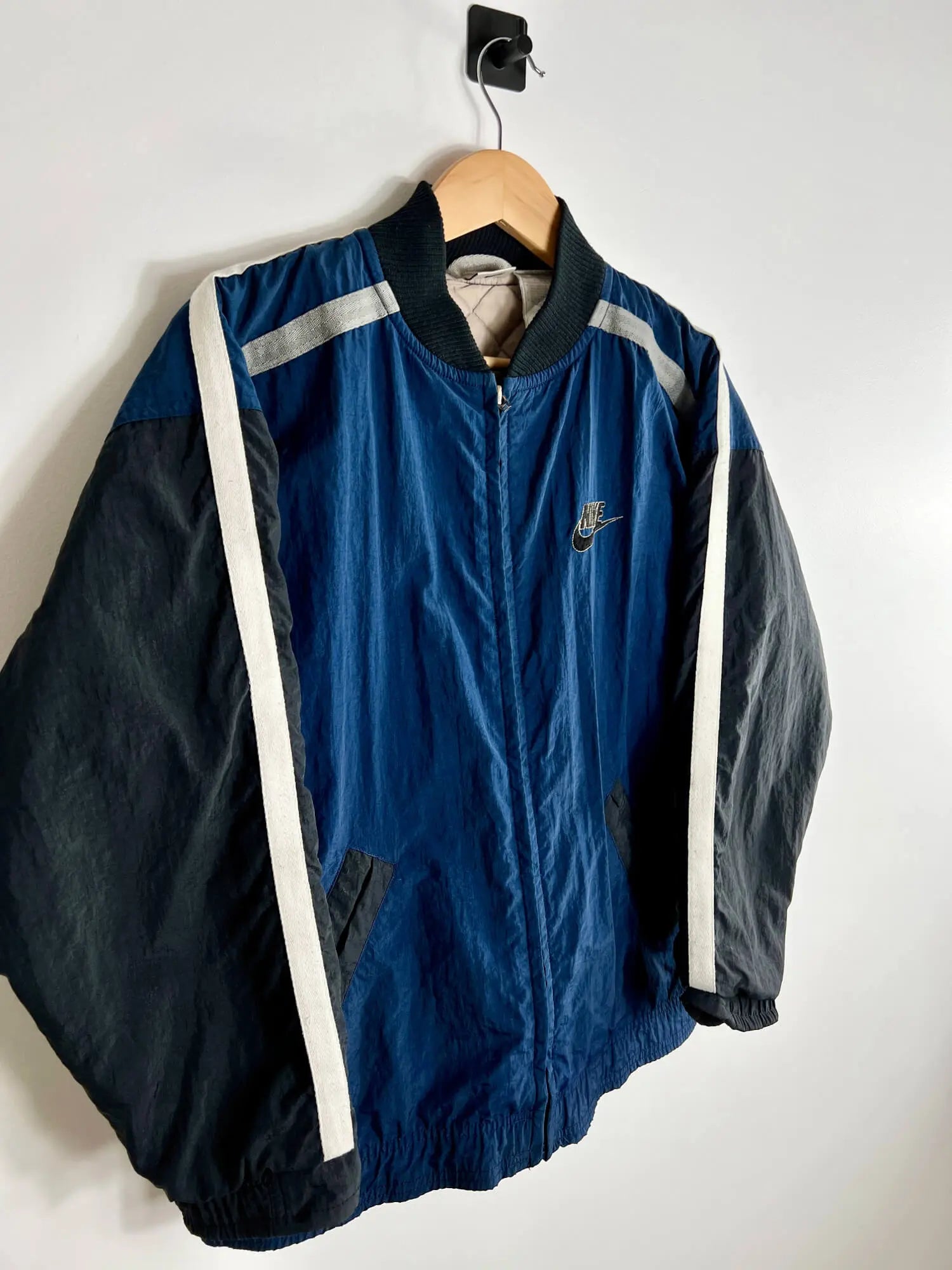 Bomber Homme Nike Bleu vue de coter
