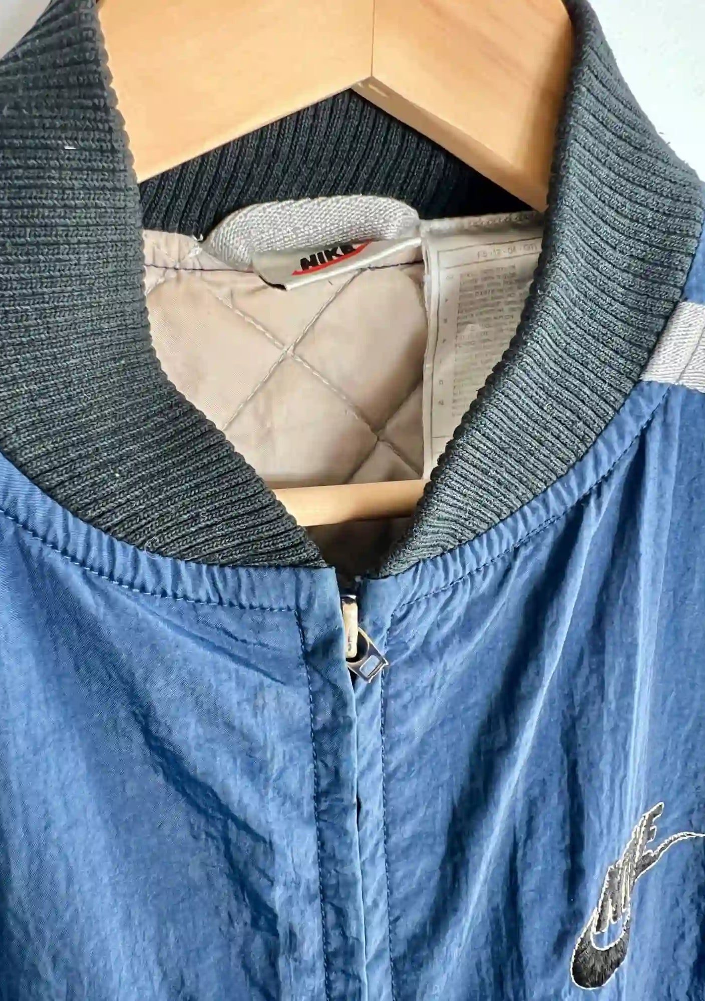 Bomber Homme Nike Bleu vue de etiquette