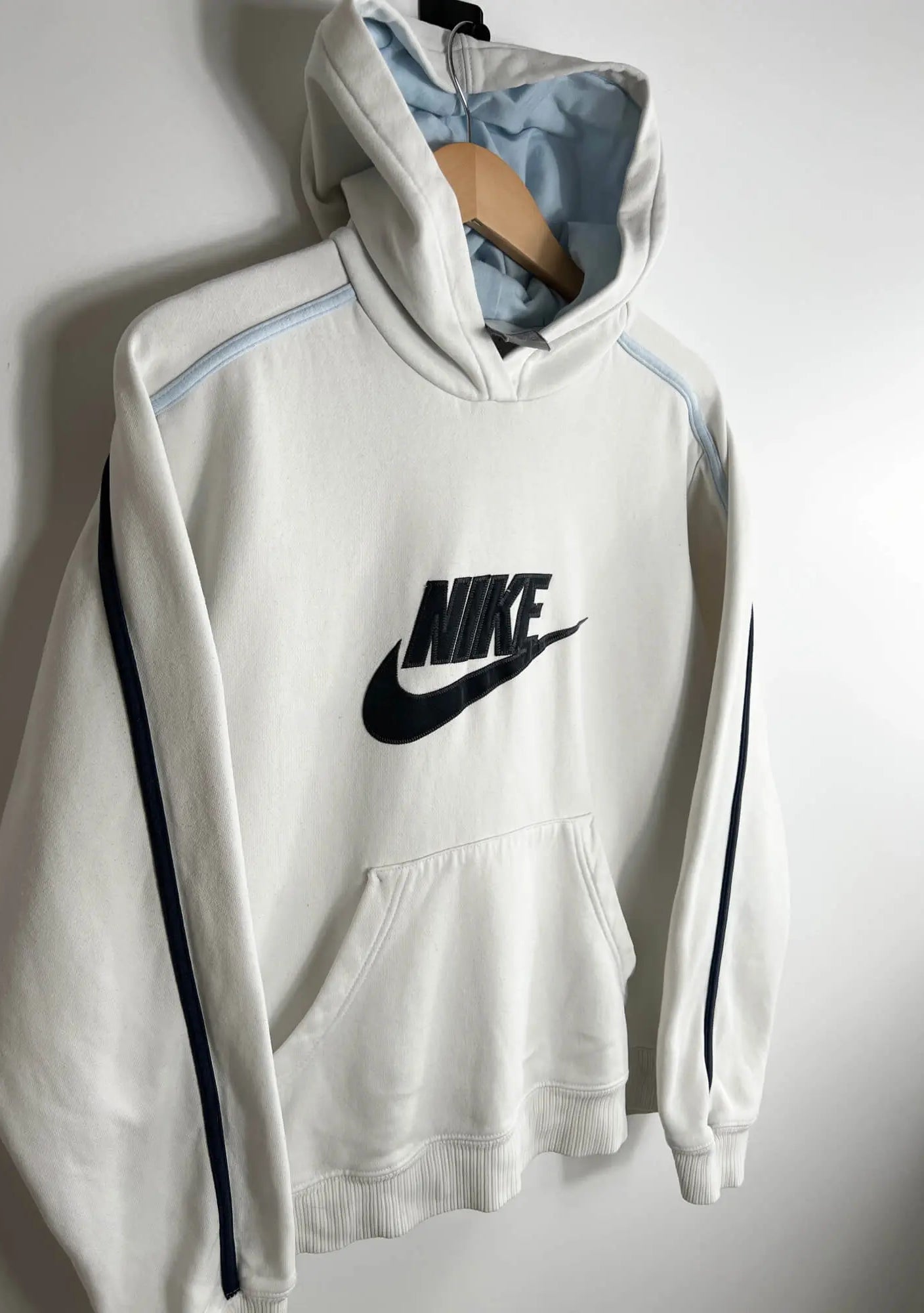 Hoodie Nike Femme Blanc Vintage 2000s vue de coter
