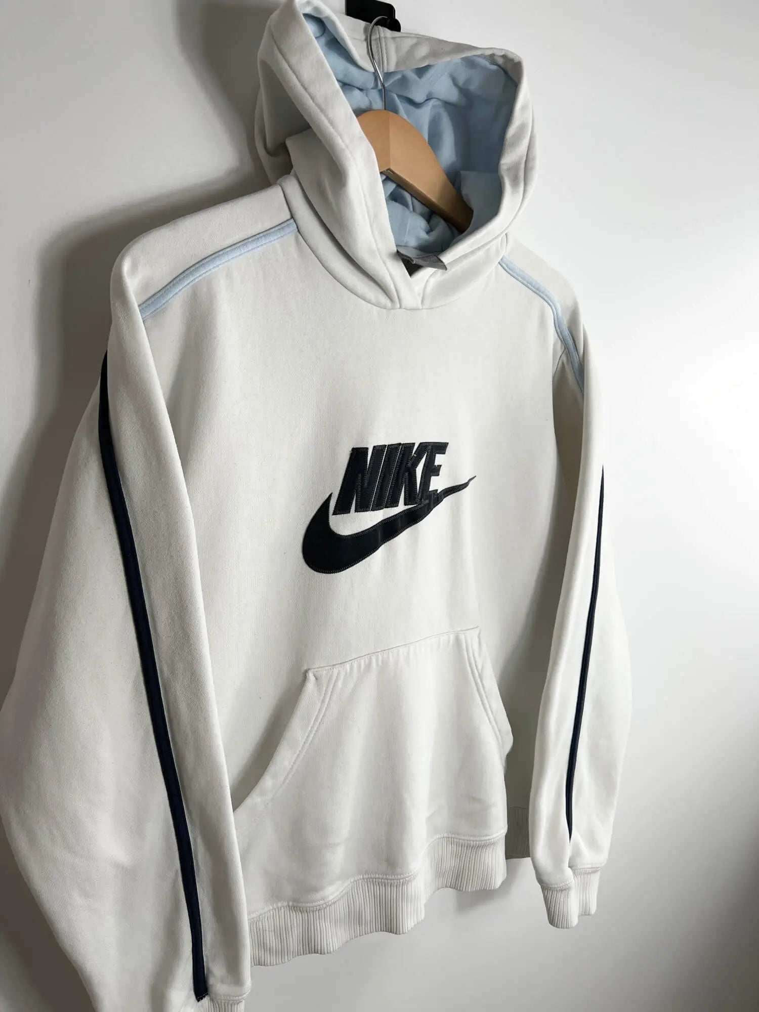 Hoodie Nike Femme Blanc Vintage 2000s vue de coter