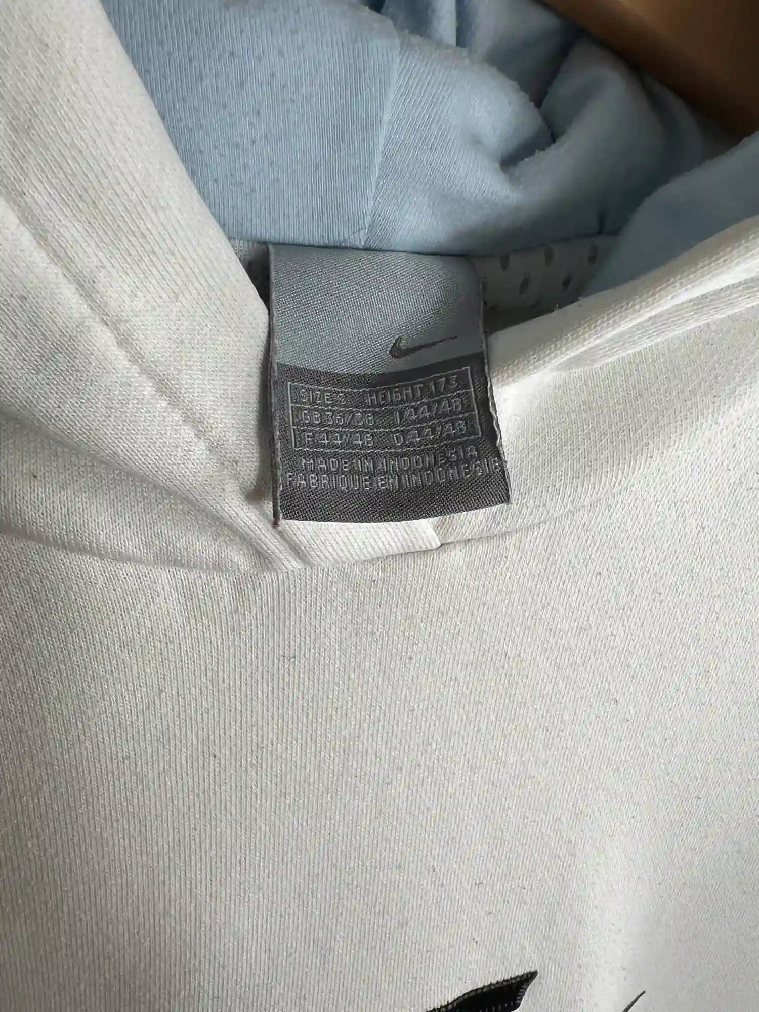 Hoodie Nike Femme Blanc Vintage 2000s vue de etiquette nike