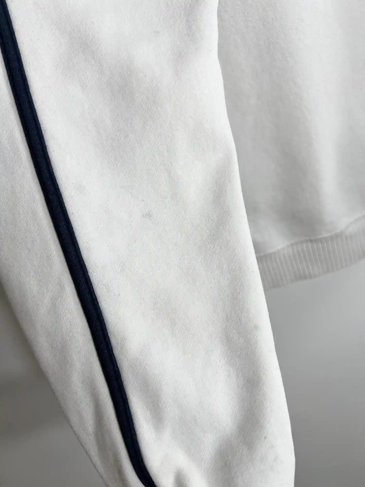 Hoodie Nike Femme Blanc Vintage 2000s vue de la manche