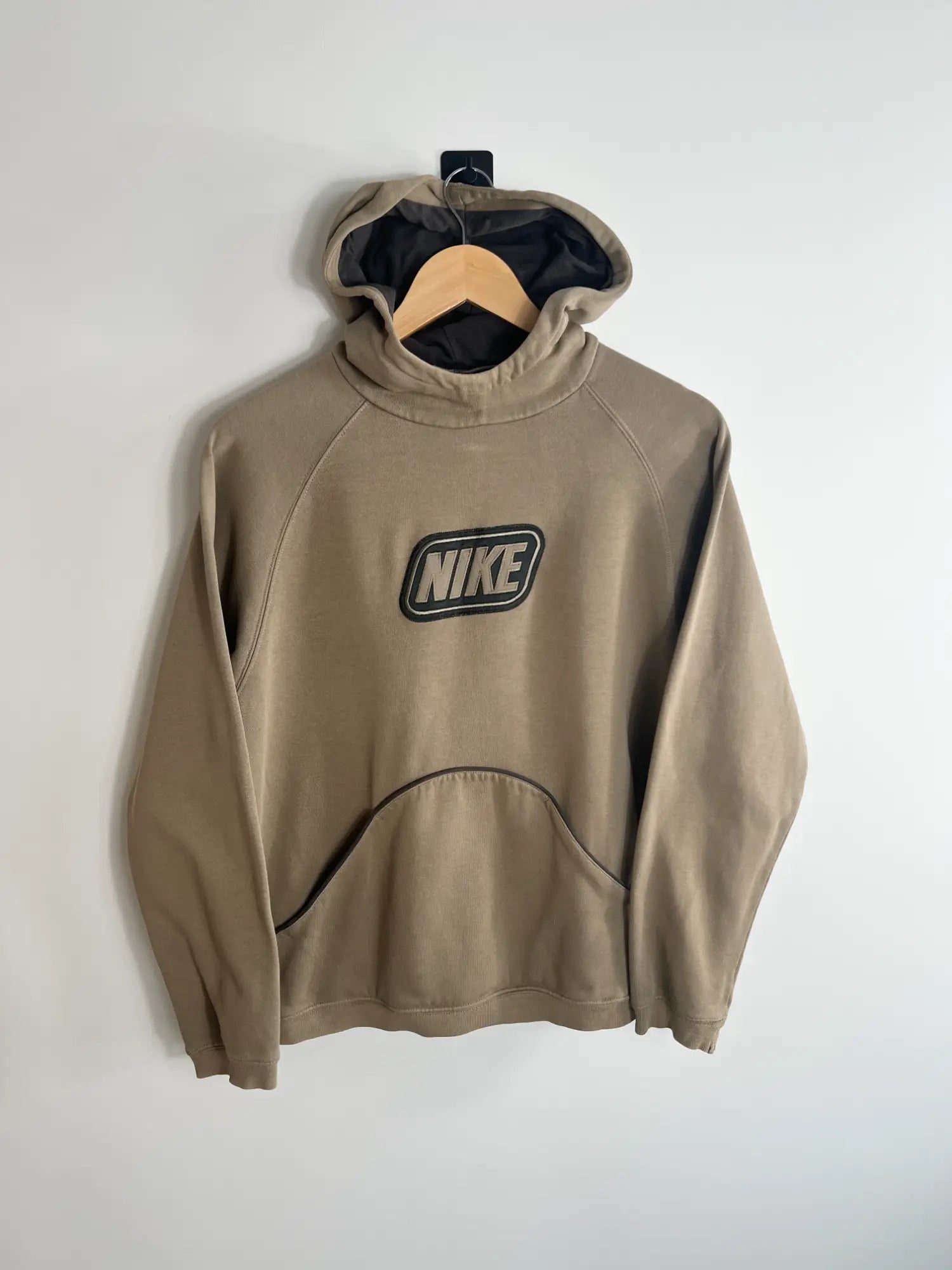 Hoodie Nike Vintage 00s marron vue de face