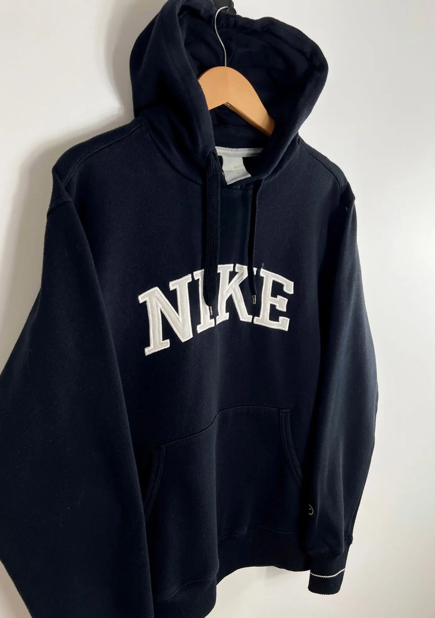 Hoodie Nike Vintage Noir 2000s vue de coter