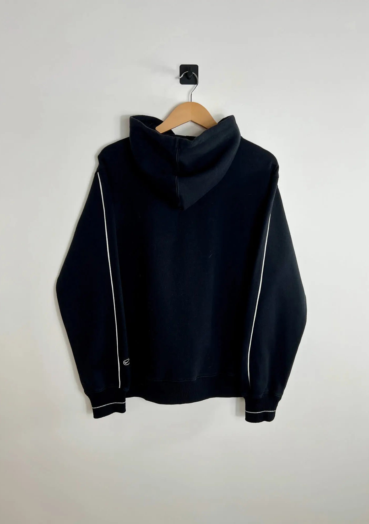 Hoodie Nike Vintage Noir 2000s vue de dos