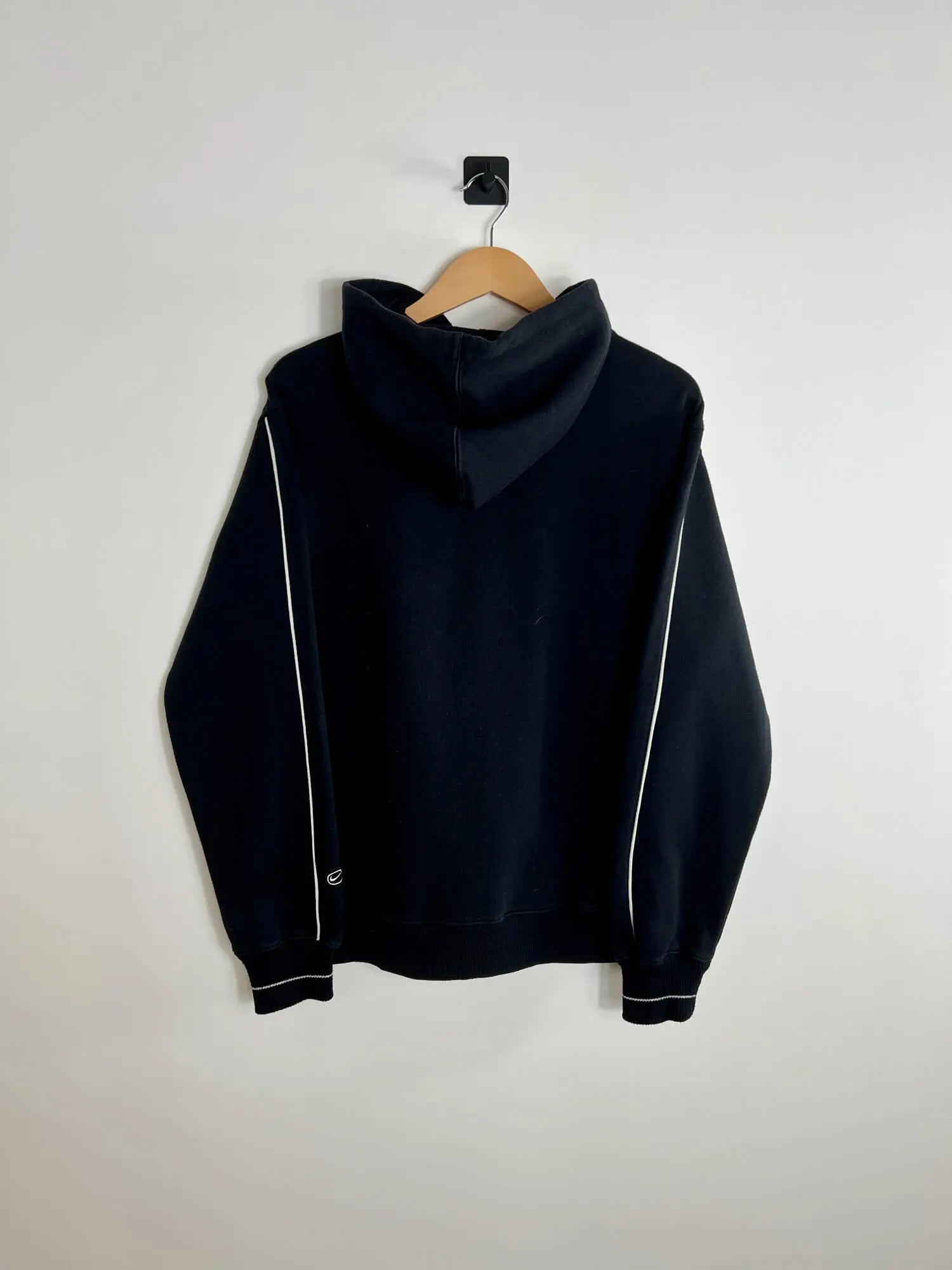 Hoodie Nike Vintage Noir 2000s vue de dos