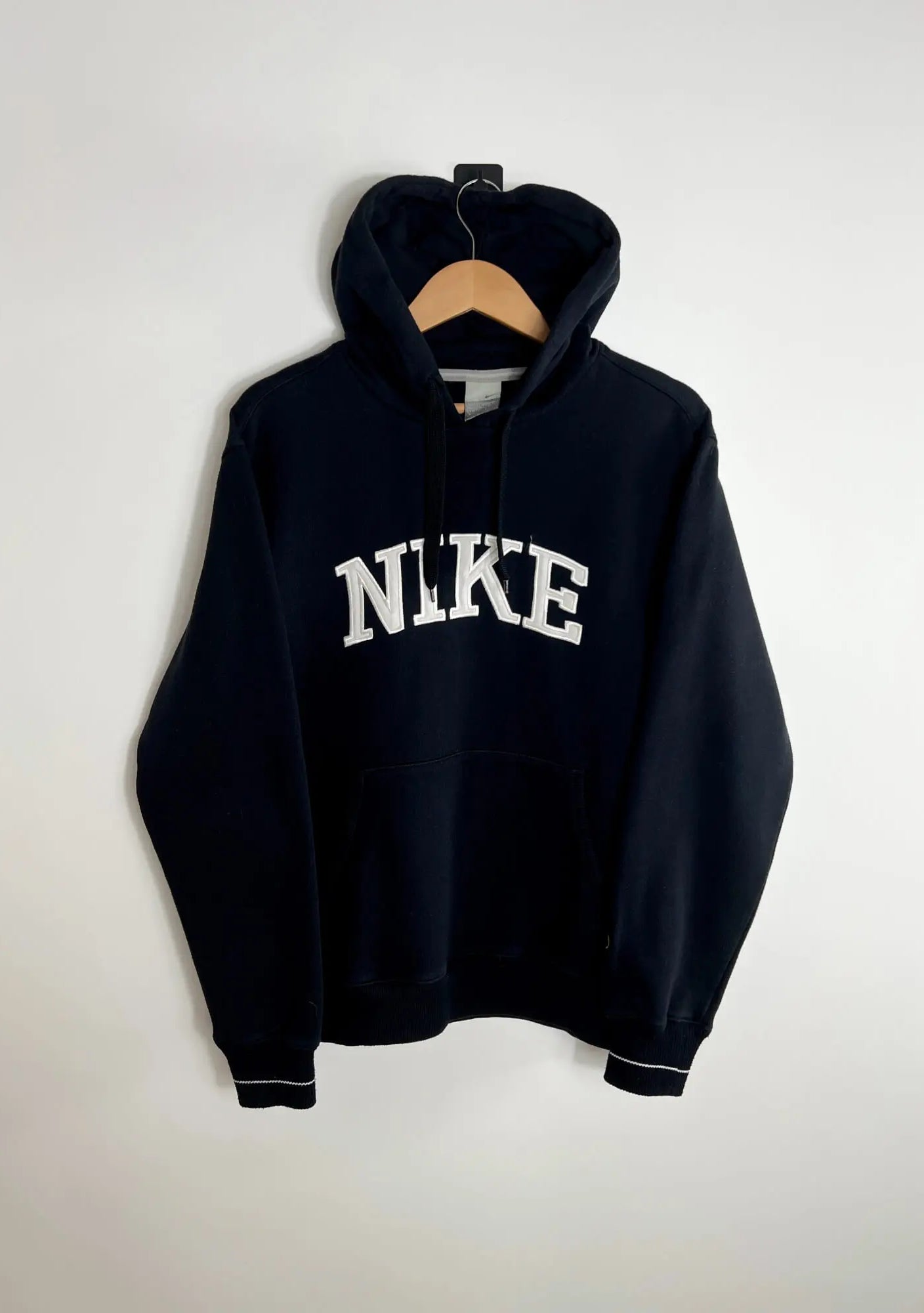 Hoodie Nike Vintage Noir 2000s vue de face