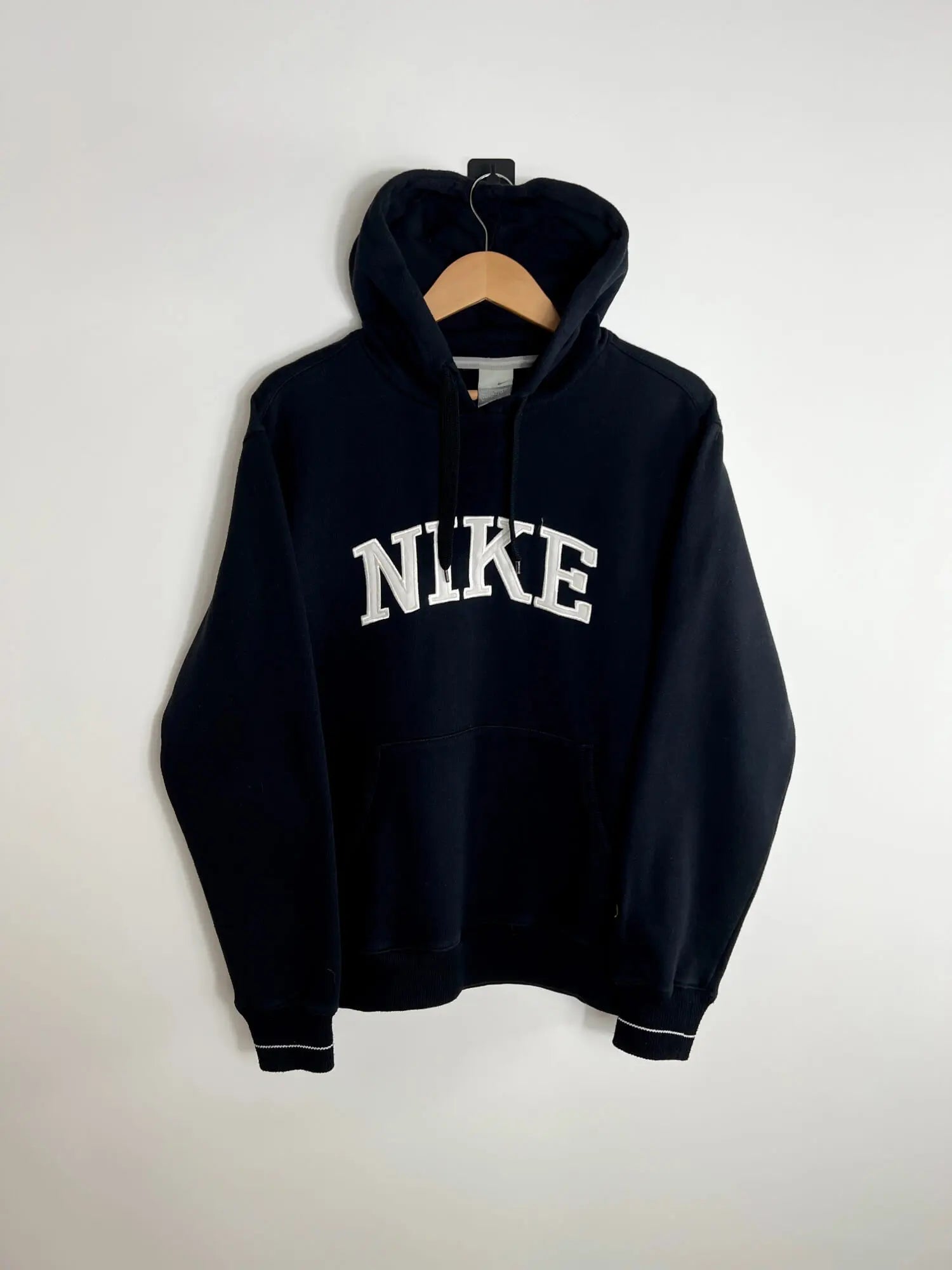 Hoodie Nike Vintage Noir 2000s vue de face