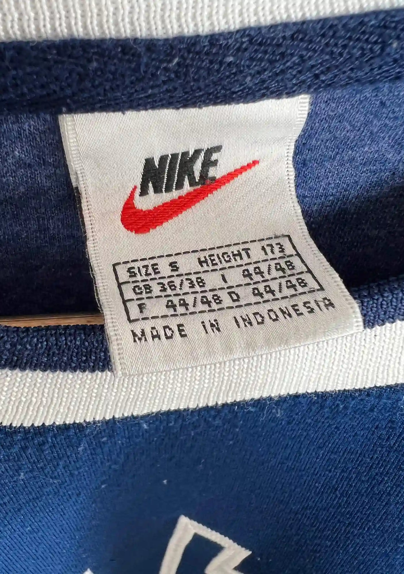 Nike jumpers vintage bleu 90's vue de l'étiquette