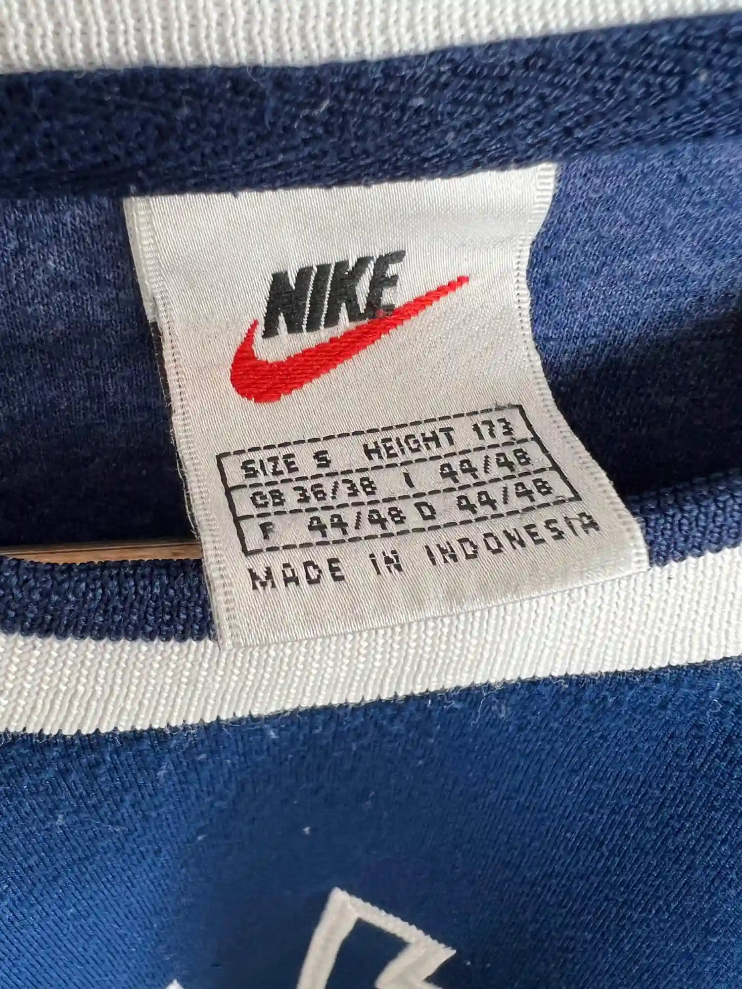 Nike jumpers vintage bleu 90's vue de l'étiquette