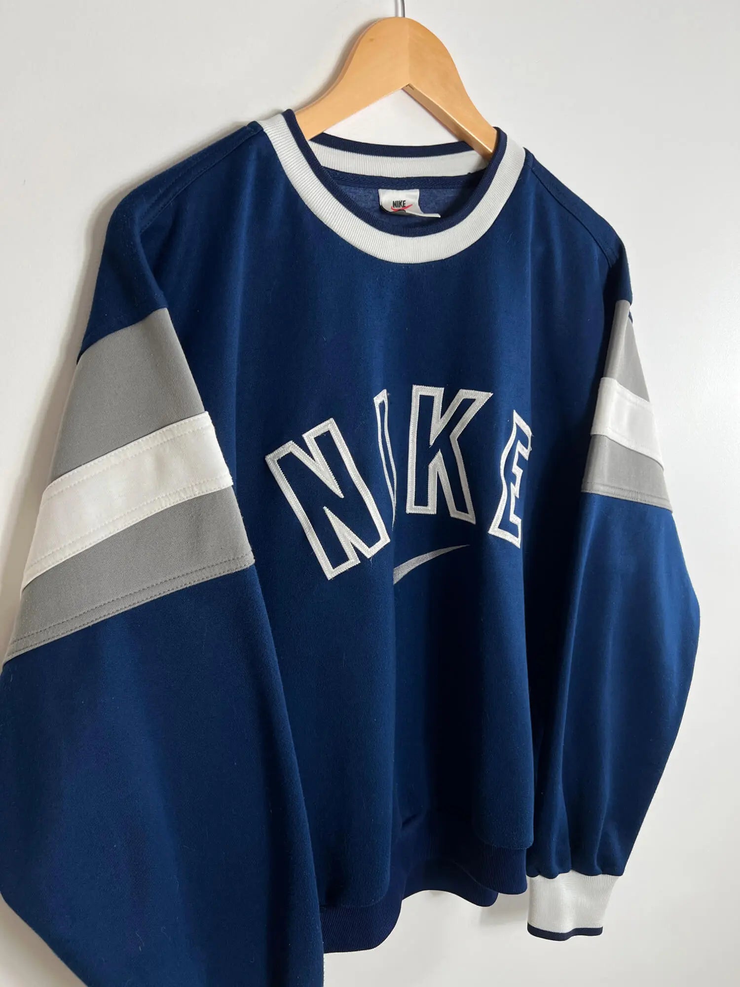 Nike jumpers vintage bleu 90's vue du logo nike