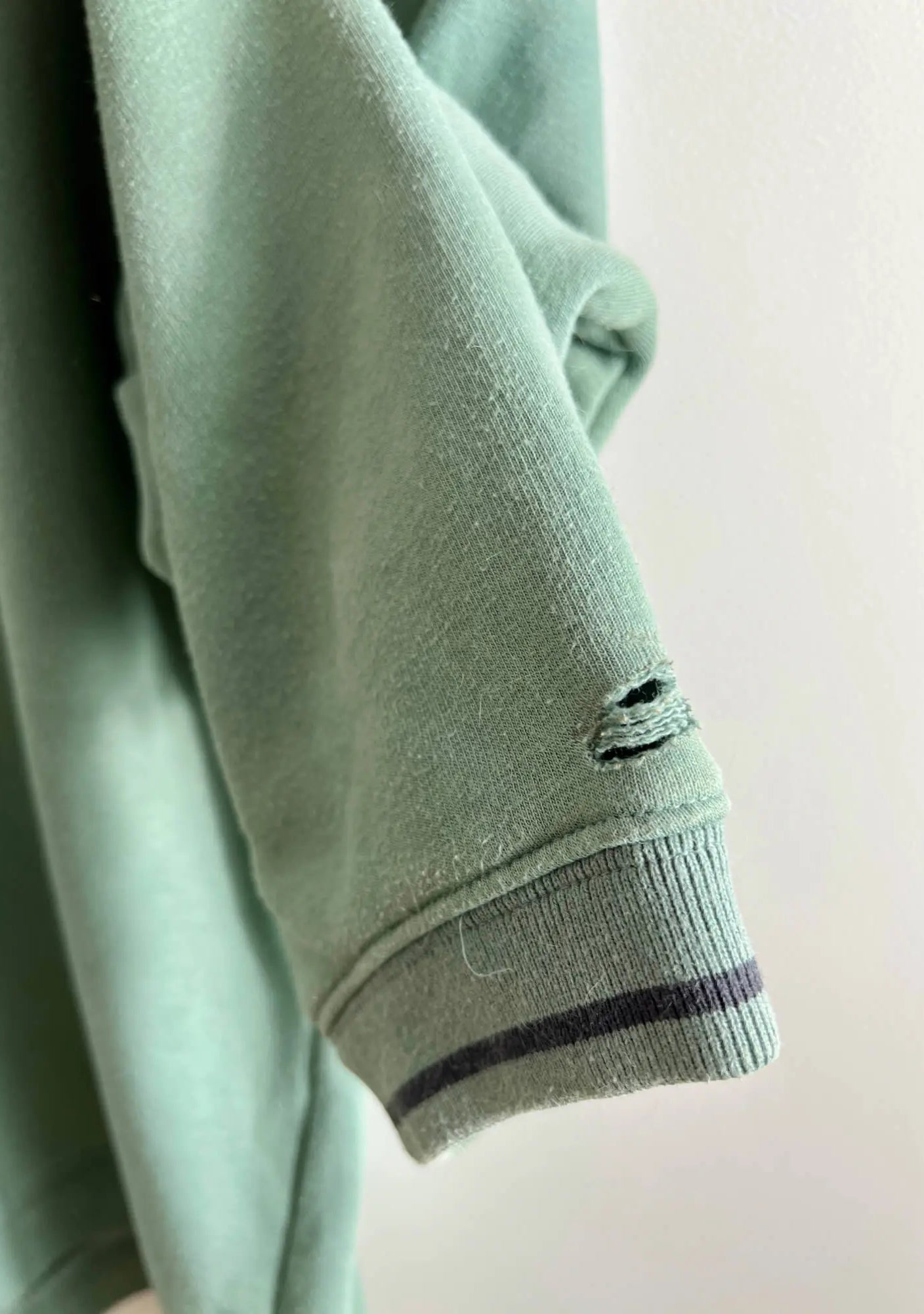 Nike Sweat Vintage Homme Vert vue de la manche