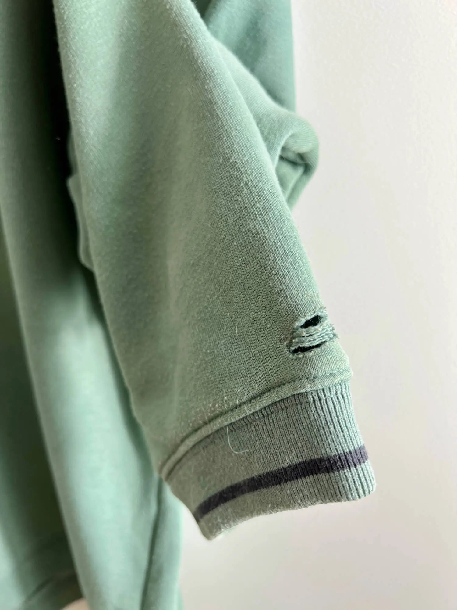 Nike Sweat Vintage Homme Vert vue de la manche