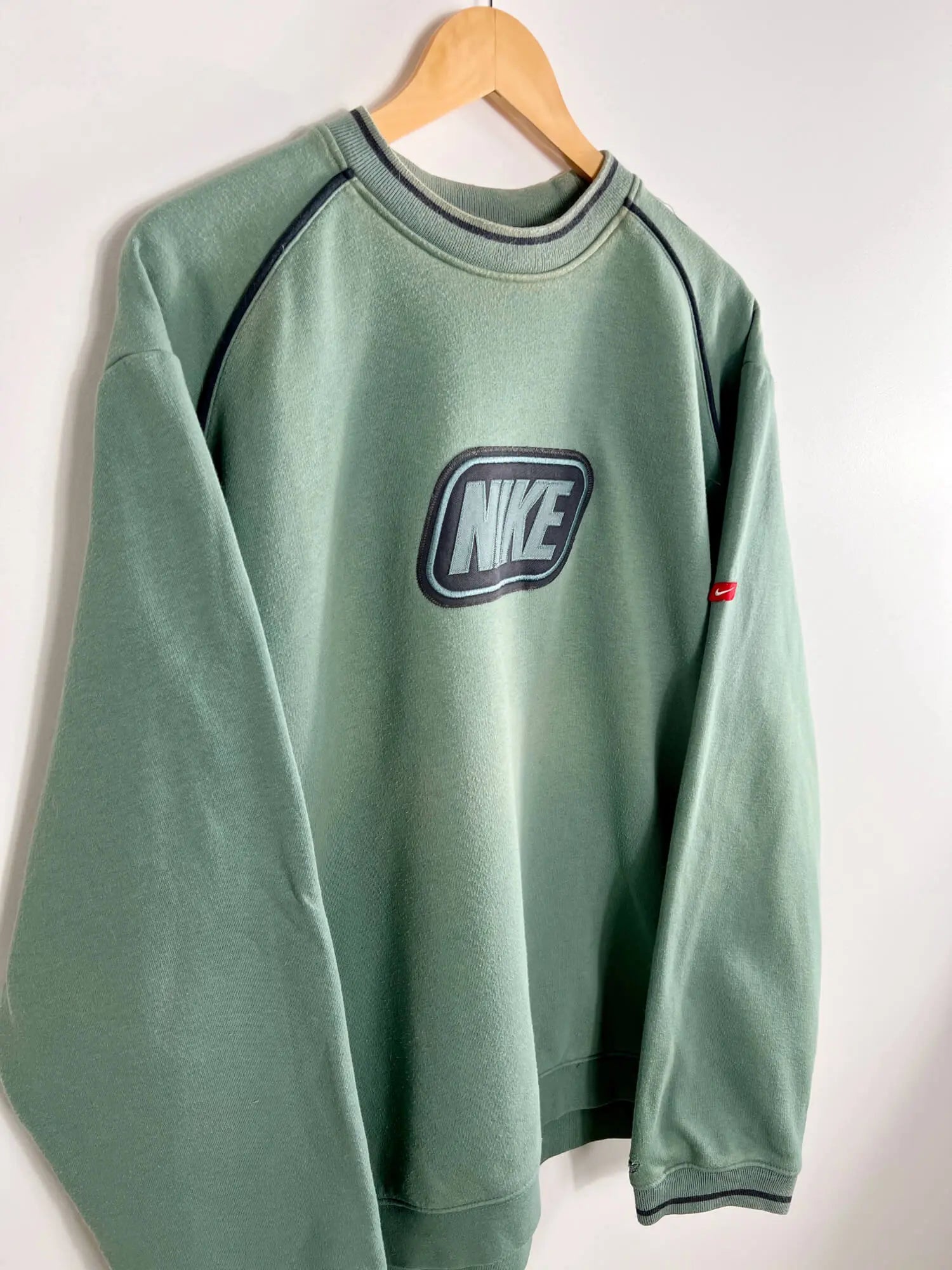 Nike Sweat Vintage Homme Vert vue du logo nike