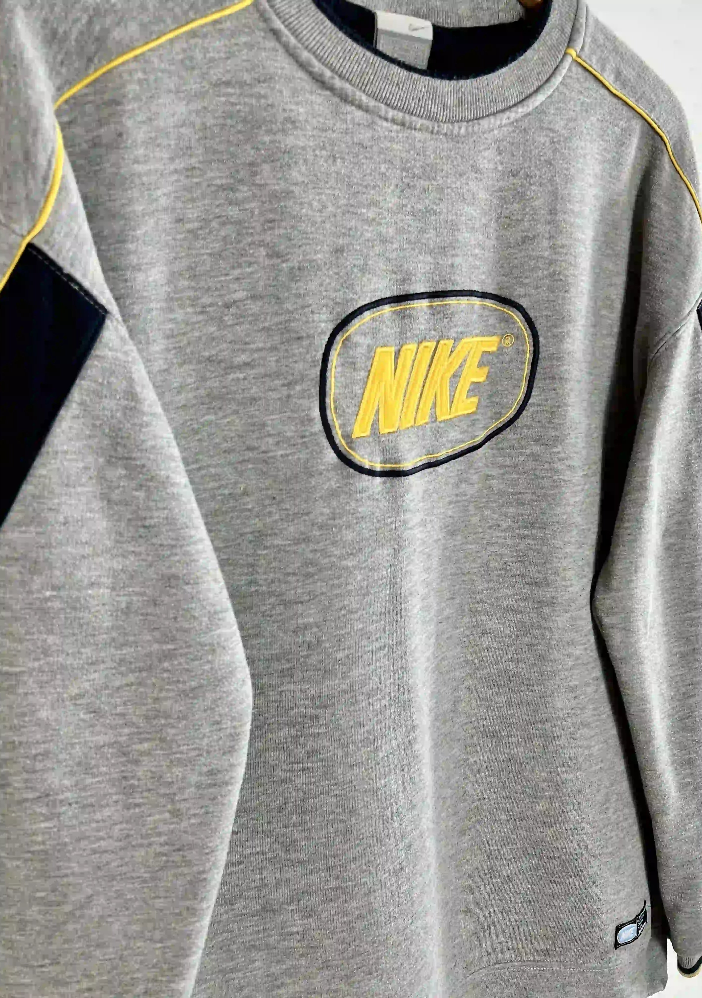Nike Sweaters Vintage 2000s Gris vue du logo nike brodé