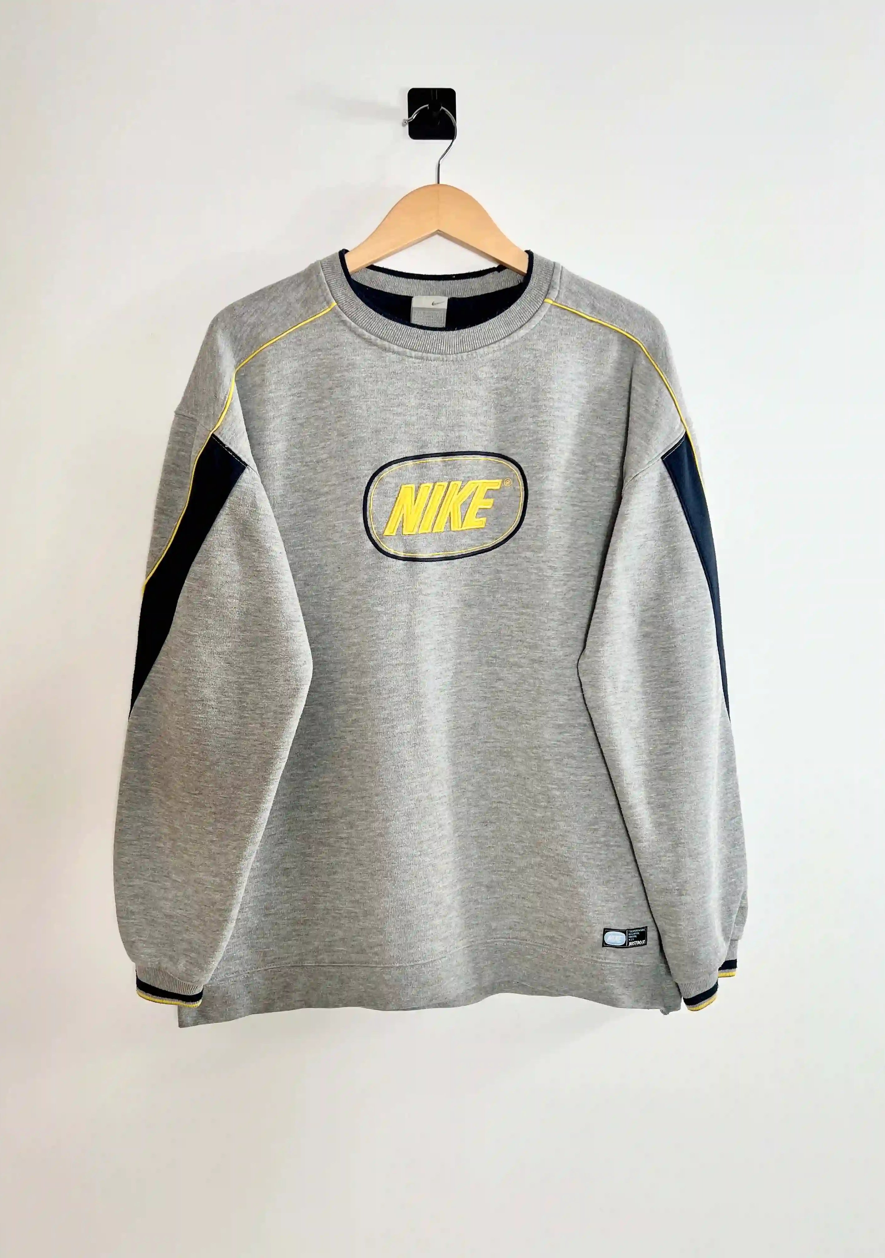 Nike Sweaters Vintage 2000s Gris vue de face