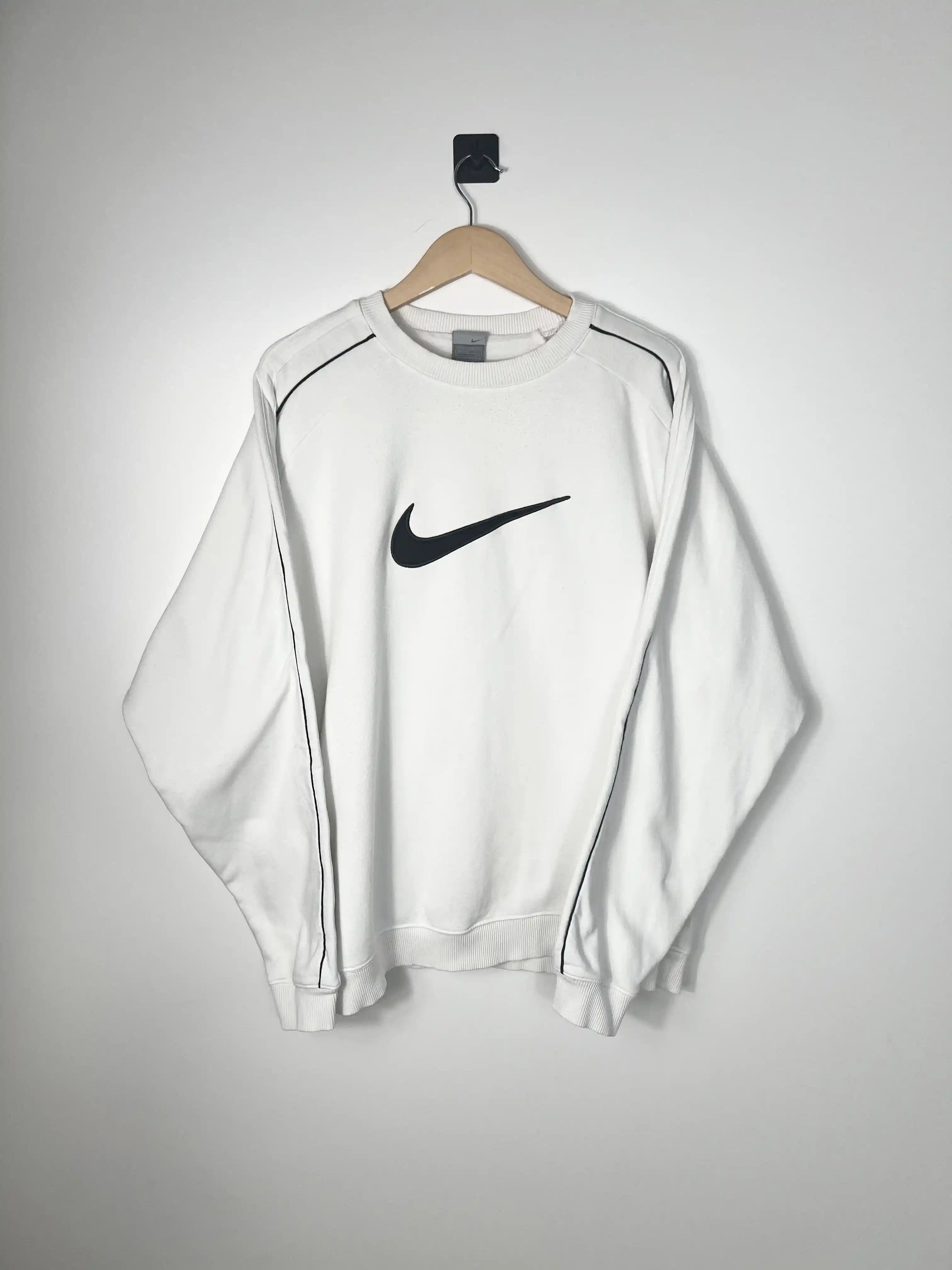 Nike vintage crewneck 2000s blanc big logo nike brodé vue de face