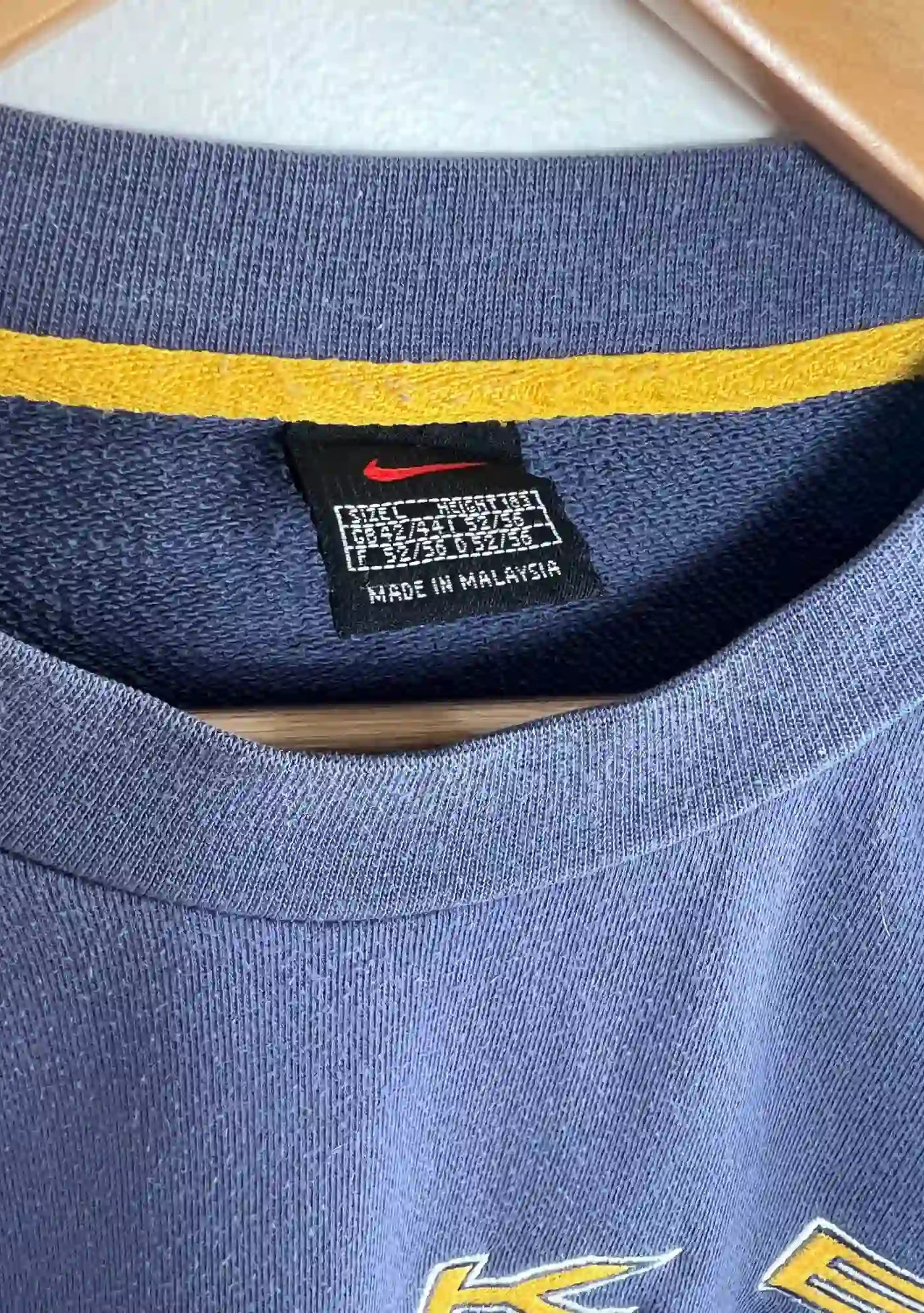 Nike Vintage 90s Sweatshirt Bleu vue de etiquette