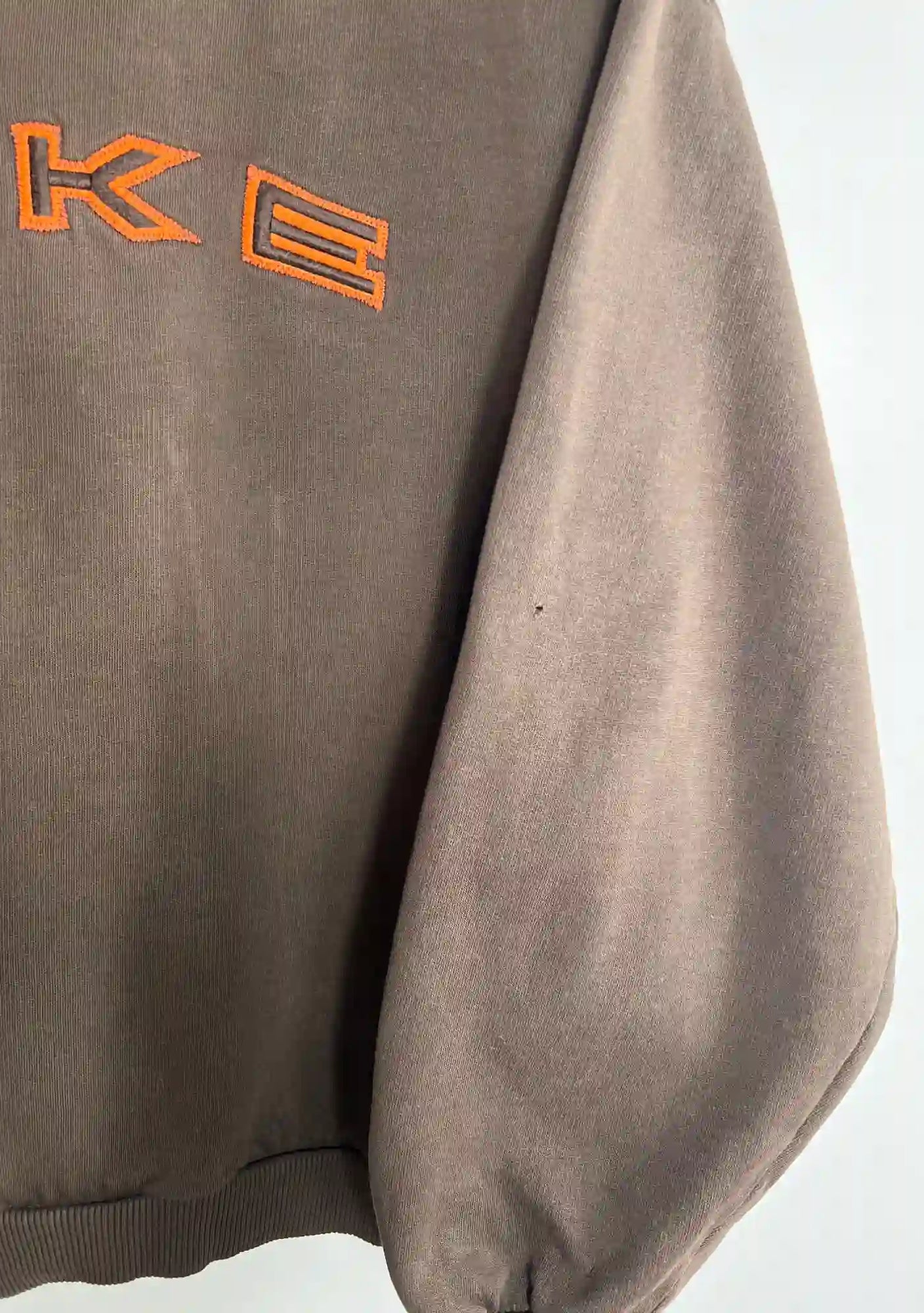 Pull Nike Brodé Marron Oversize vue de la manche