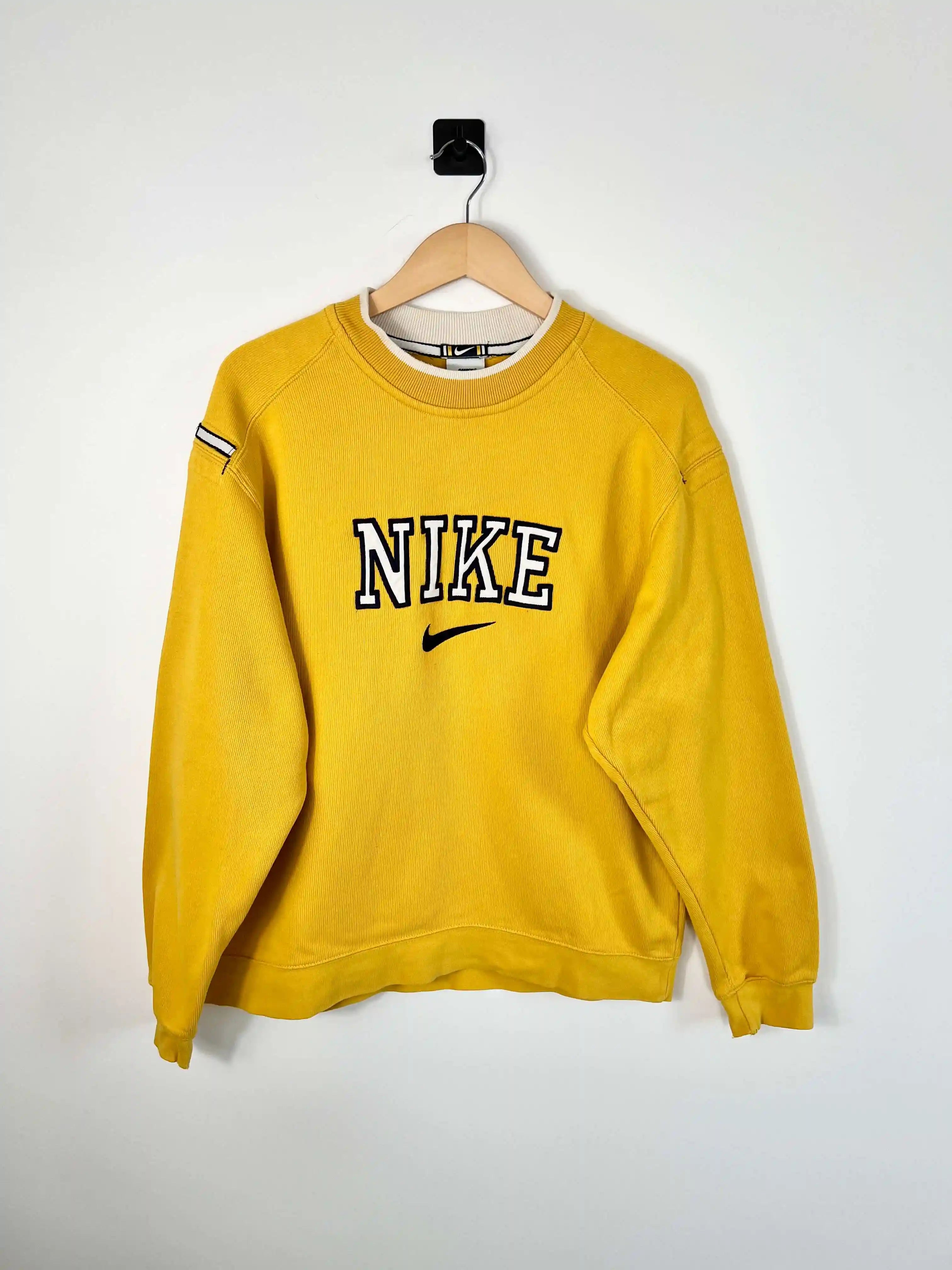 Pull Nike Vintage 90's Jaune Logo Brodé vue de face
