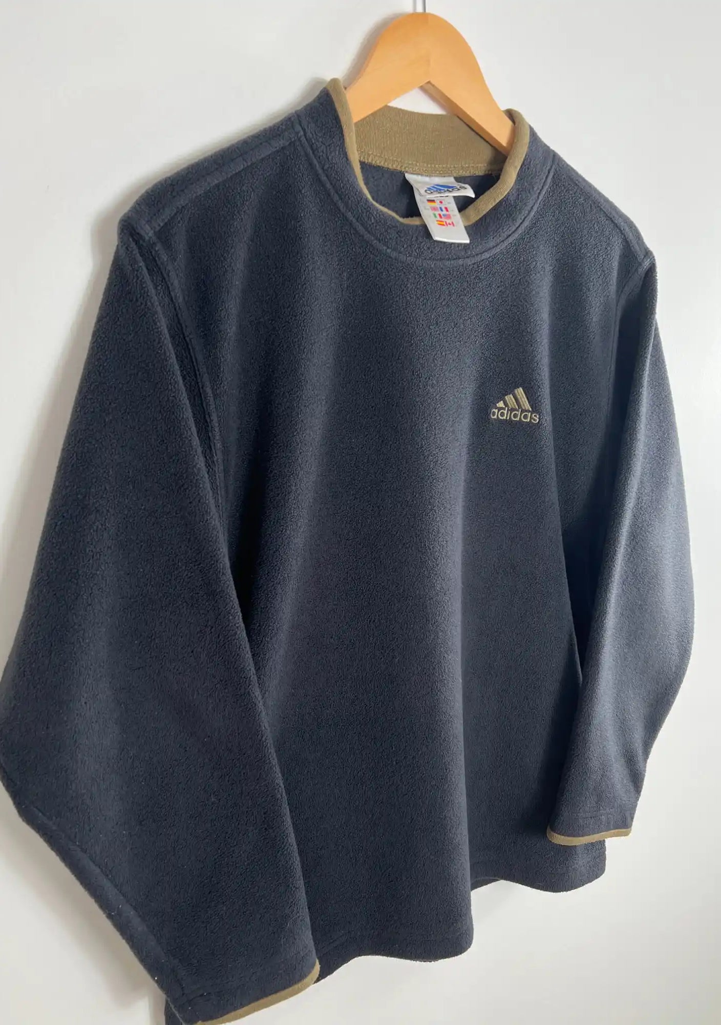 Pull Polaire Adidas vue de coter