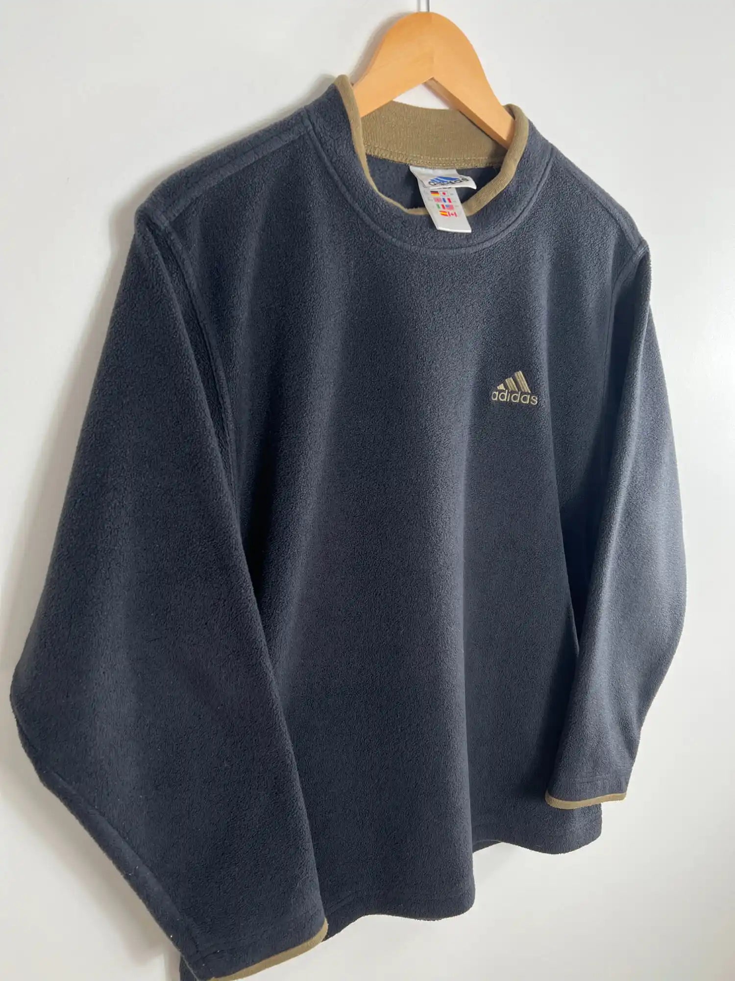 Pull Polaire Adidas vue de coter