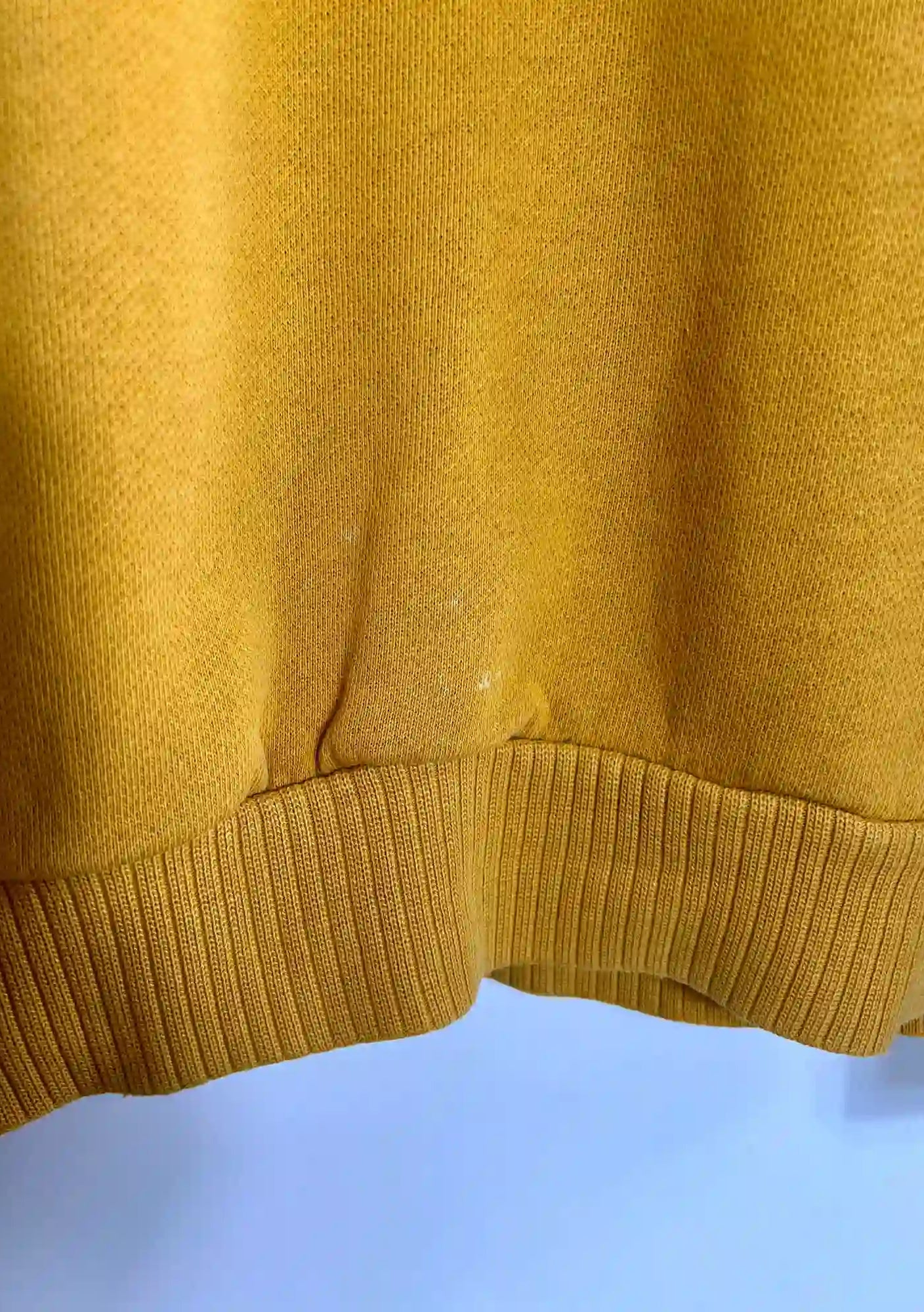 Pull Vintage Nike Homme Jaune 90s vue de la tache