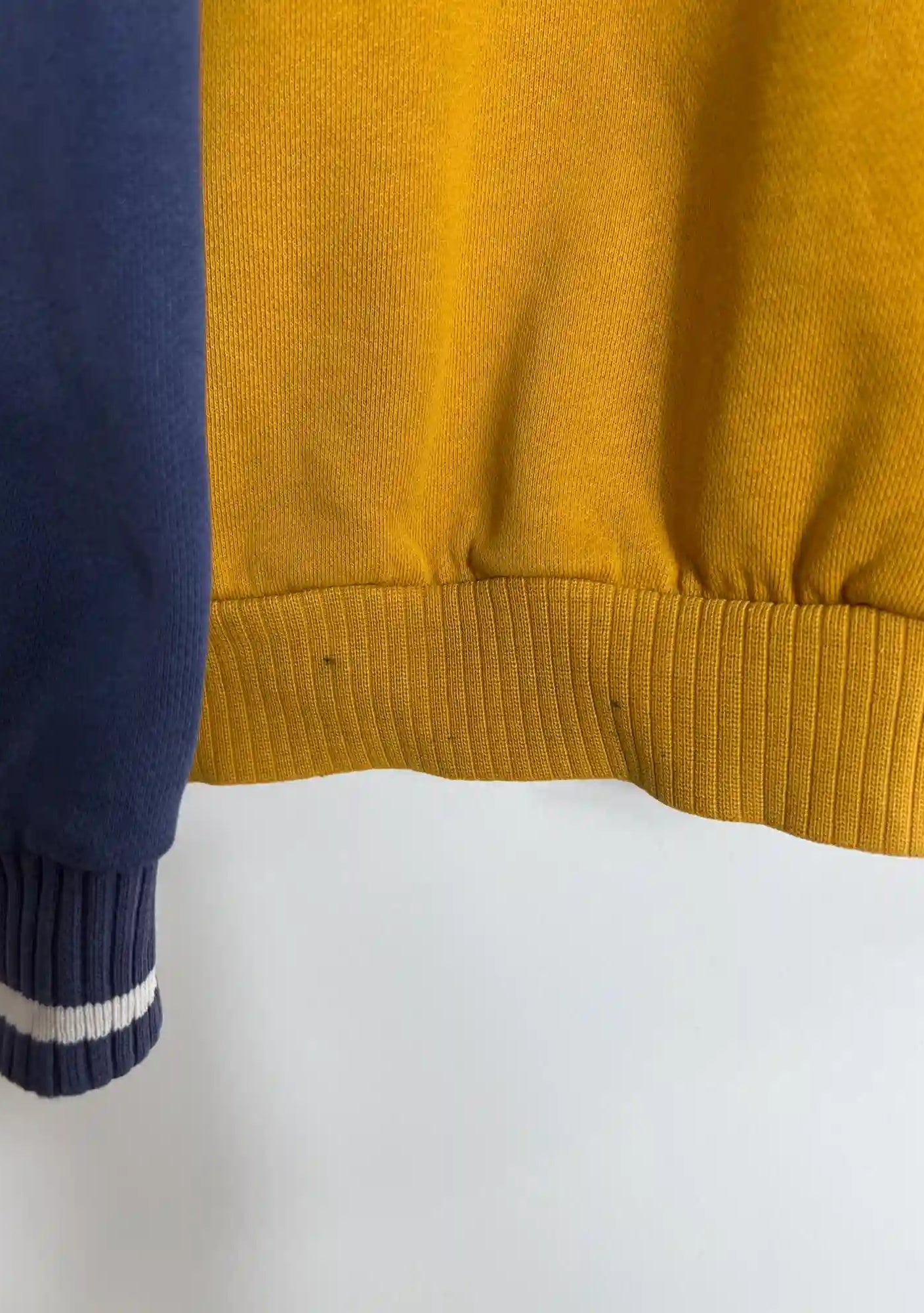 Pull Vintage Nike Homme Jaune 90s vue bas du sweat