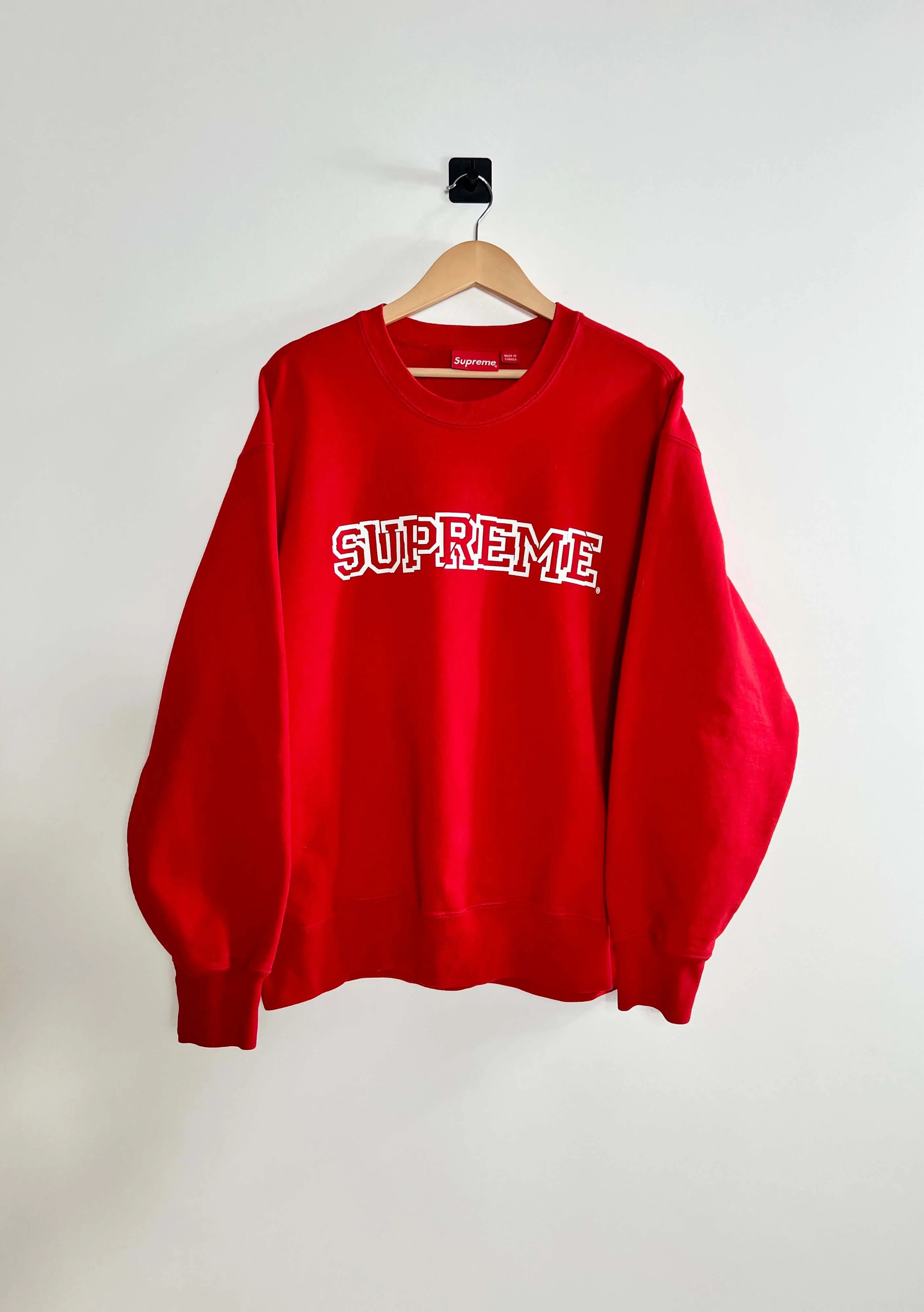 Supreme Shattered Logo Crewneck Rouge vue de face