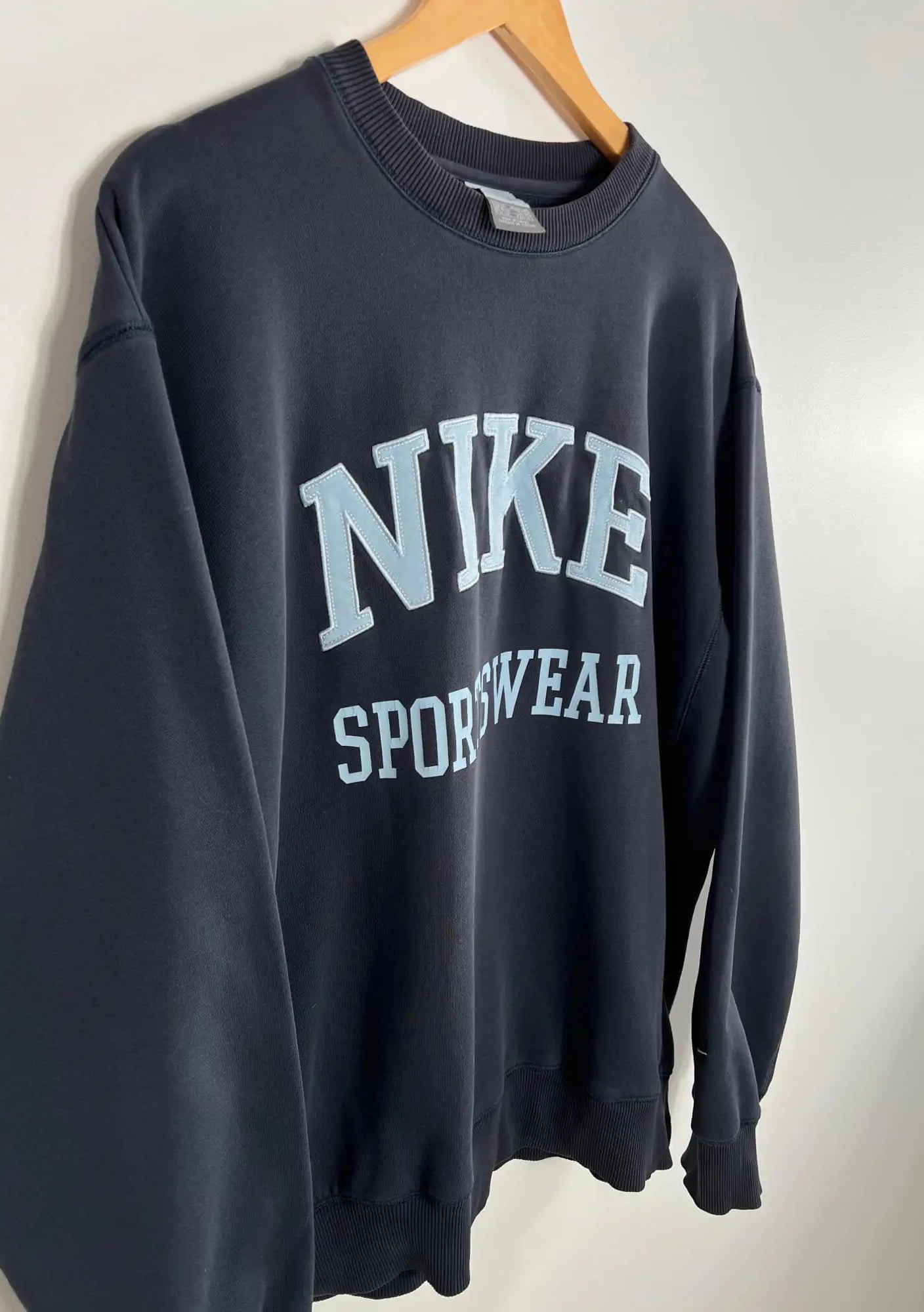 Sweat Nike Bleu Marine Homme Vintage 2000s vue de cote