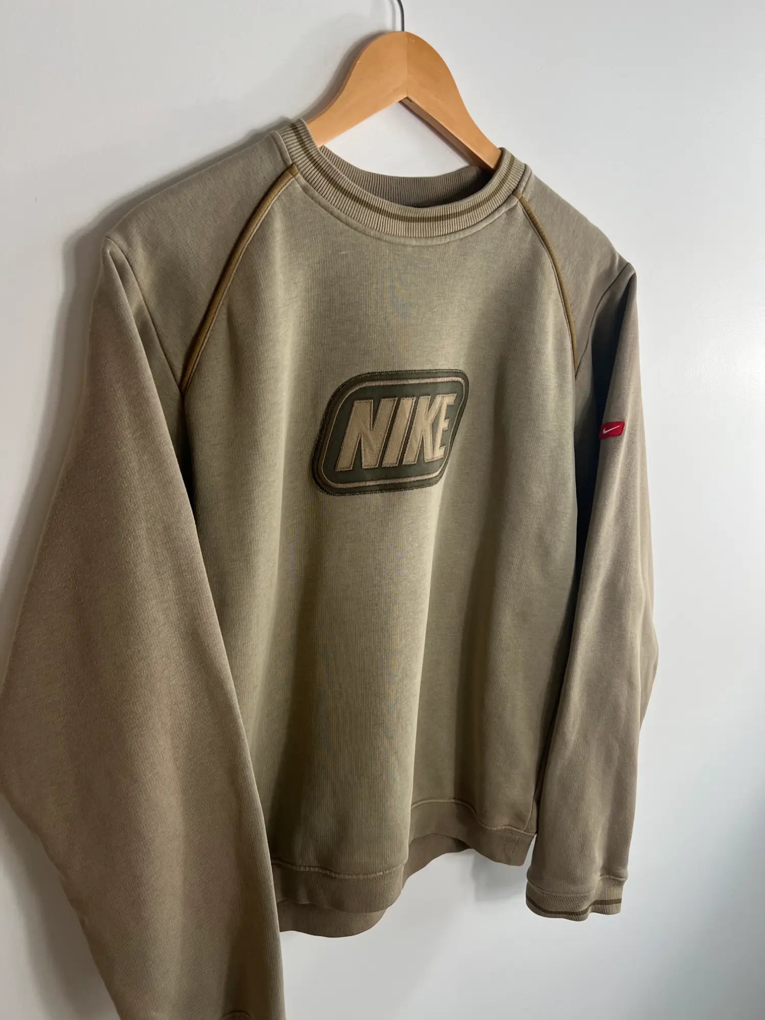Sweat Nike Vintage 00s kaki vue de coter