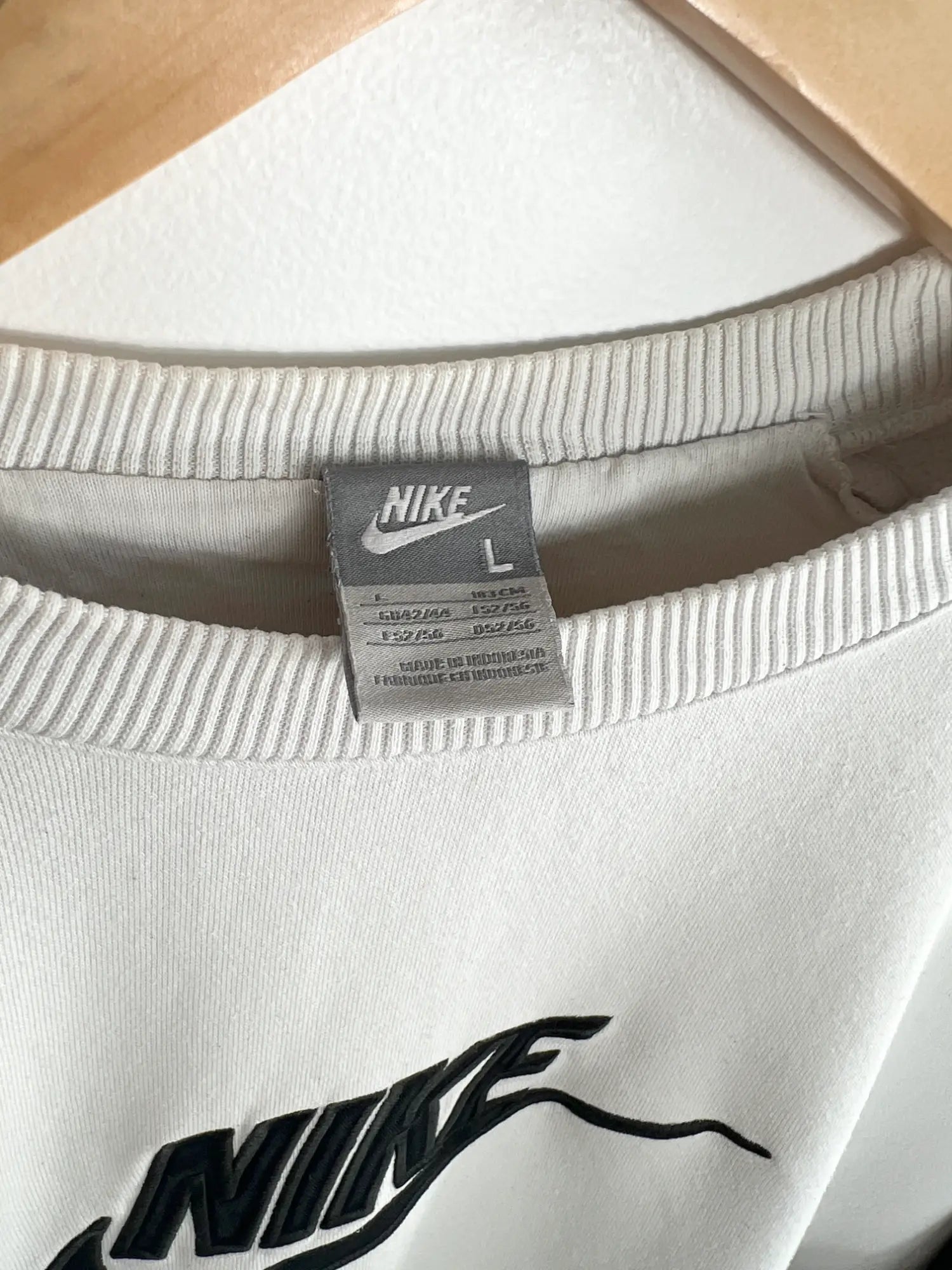 Sweat Nike Vintage 00s blanc vue de etiquette