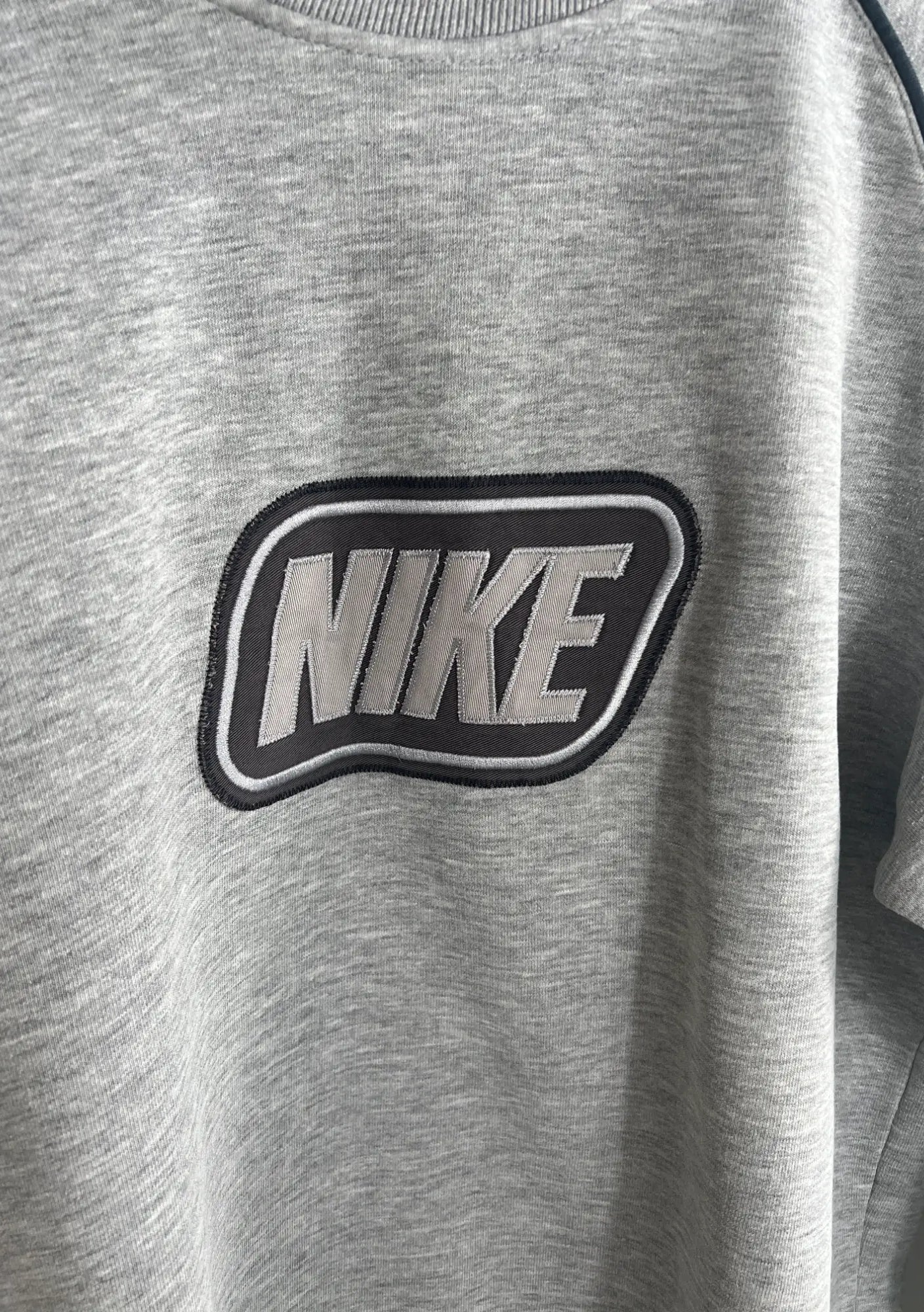Sweat Nike Vintage 90s Oversize gris vue du logo