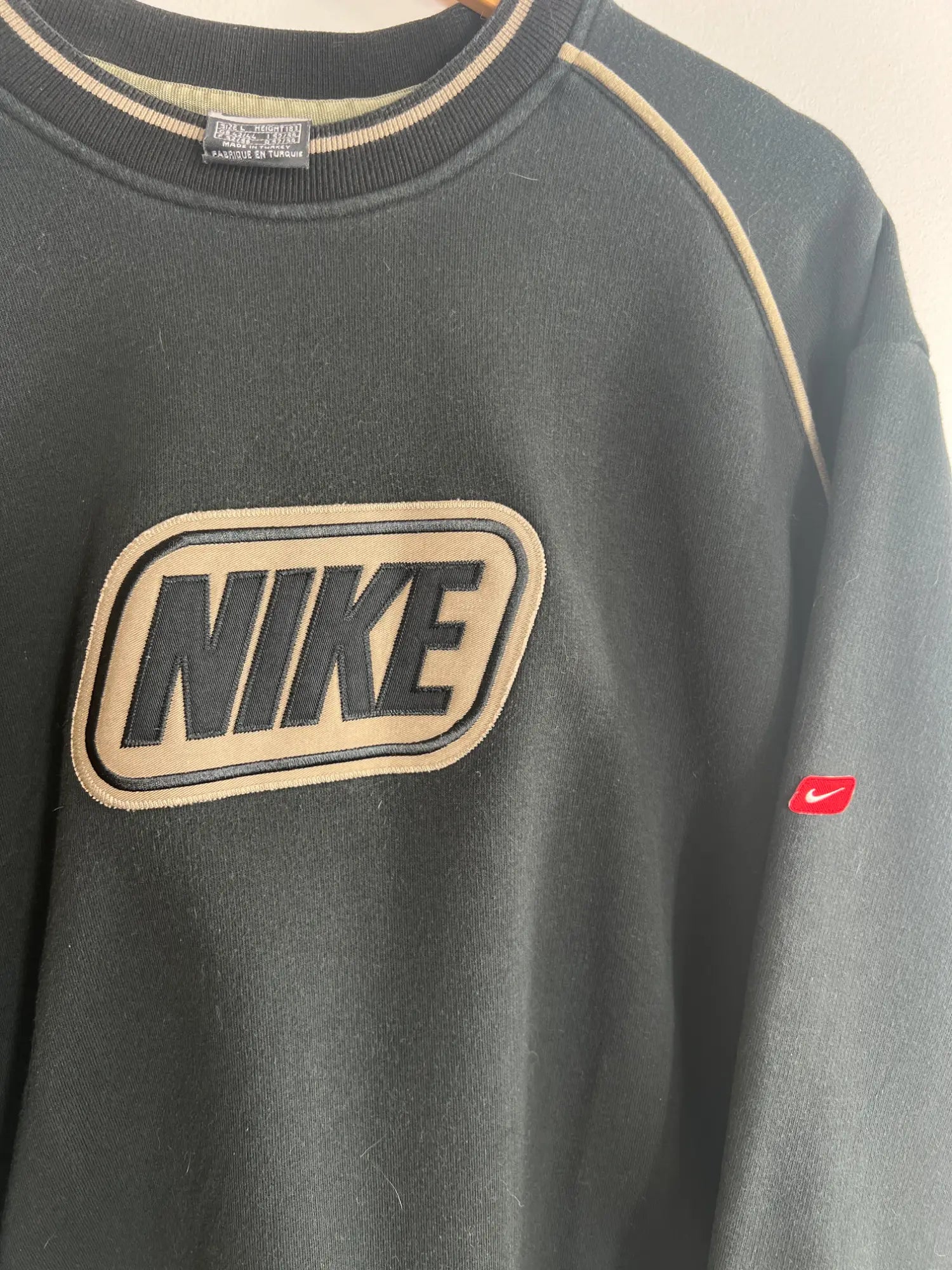 Sweat Nike Vintage 00s noir avec nike brode vue de nike