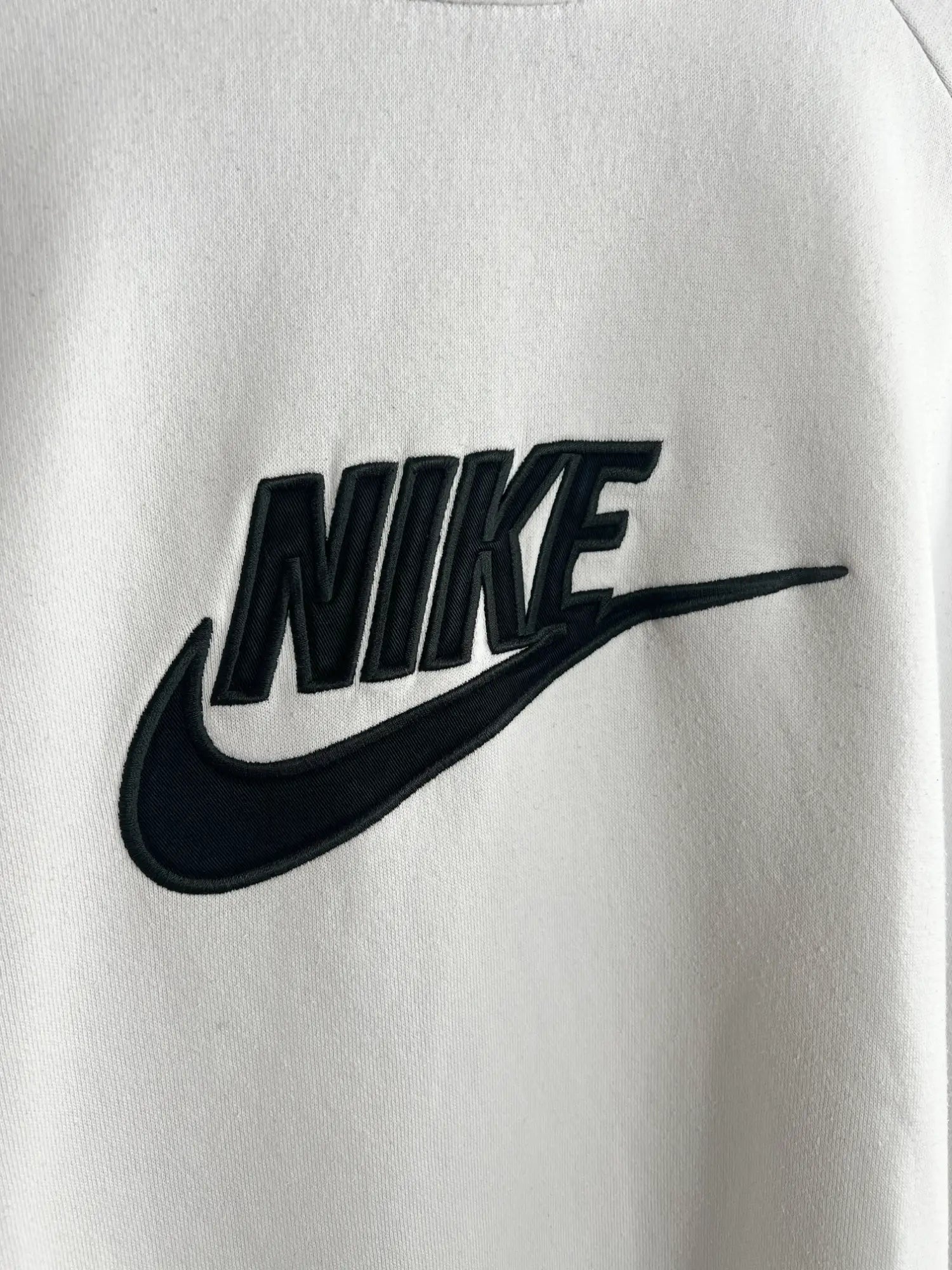Sweat Nike Vintage 00s blanc vue de logo