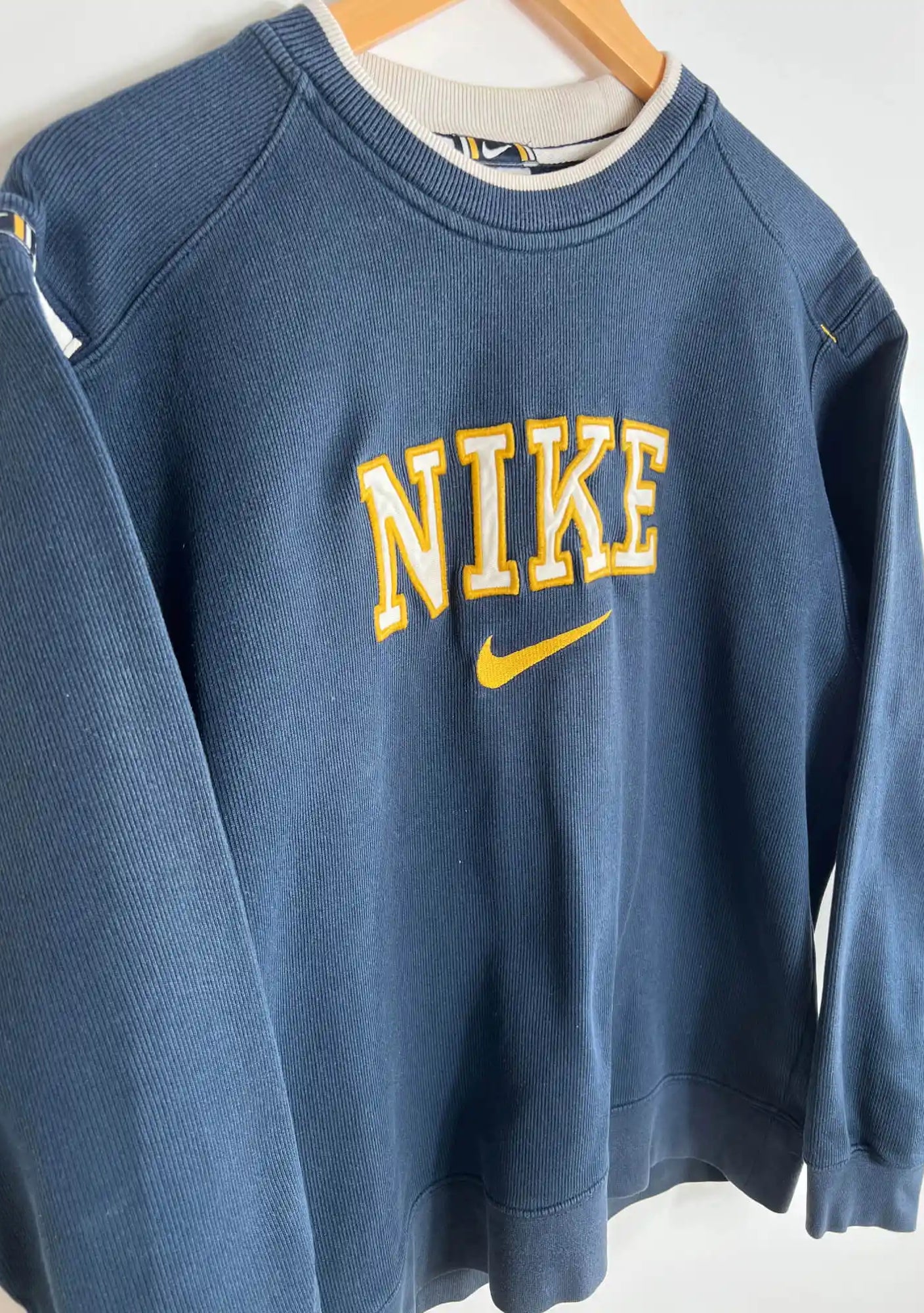 Sweat Nike Vintage 90s Bleu vue du logo nike