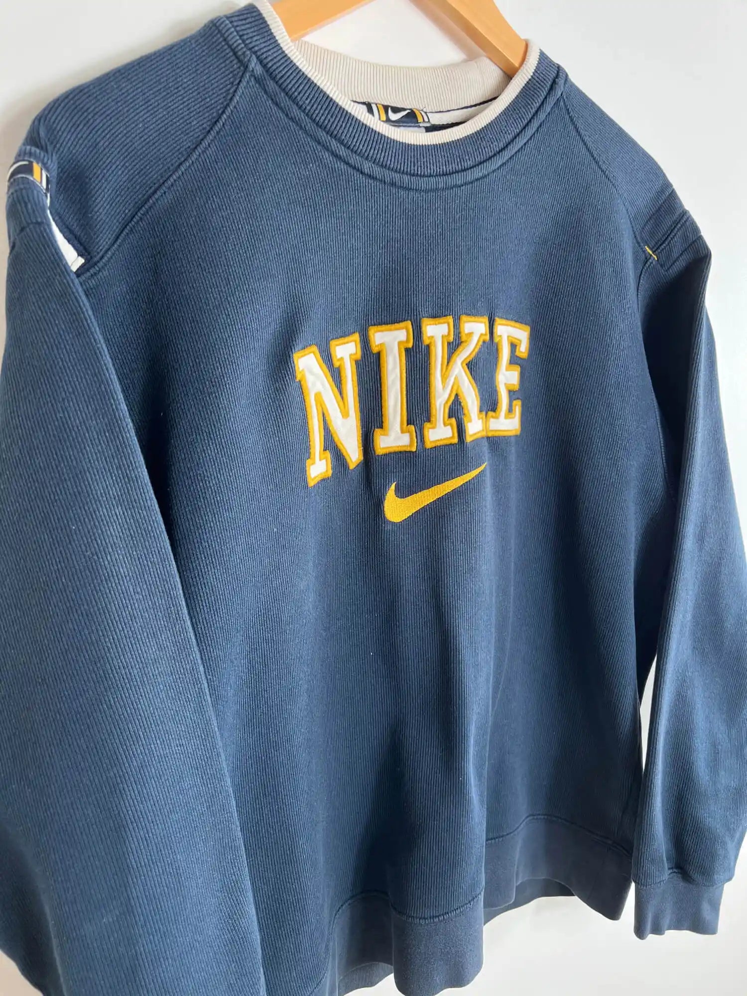 Sweat Nike Vintage 90s Bleu vue du logo nike