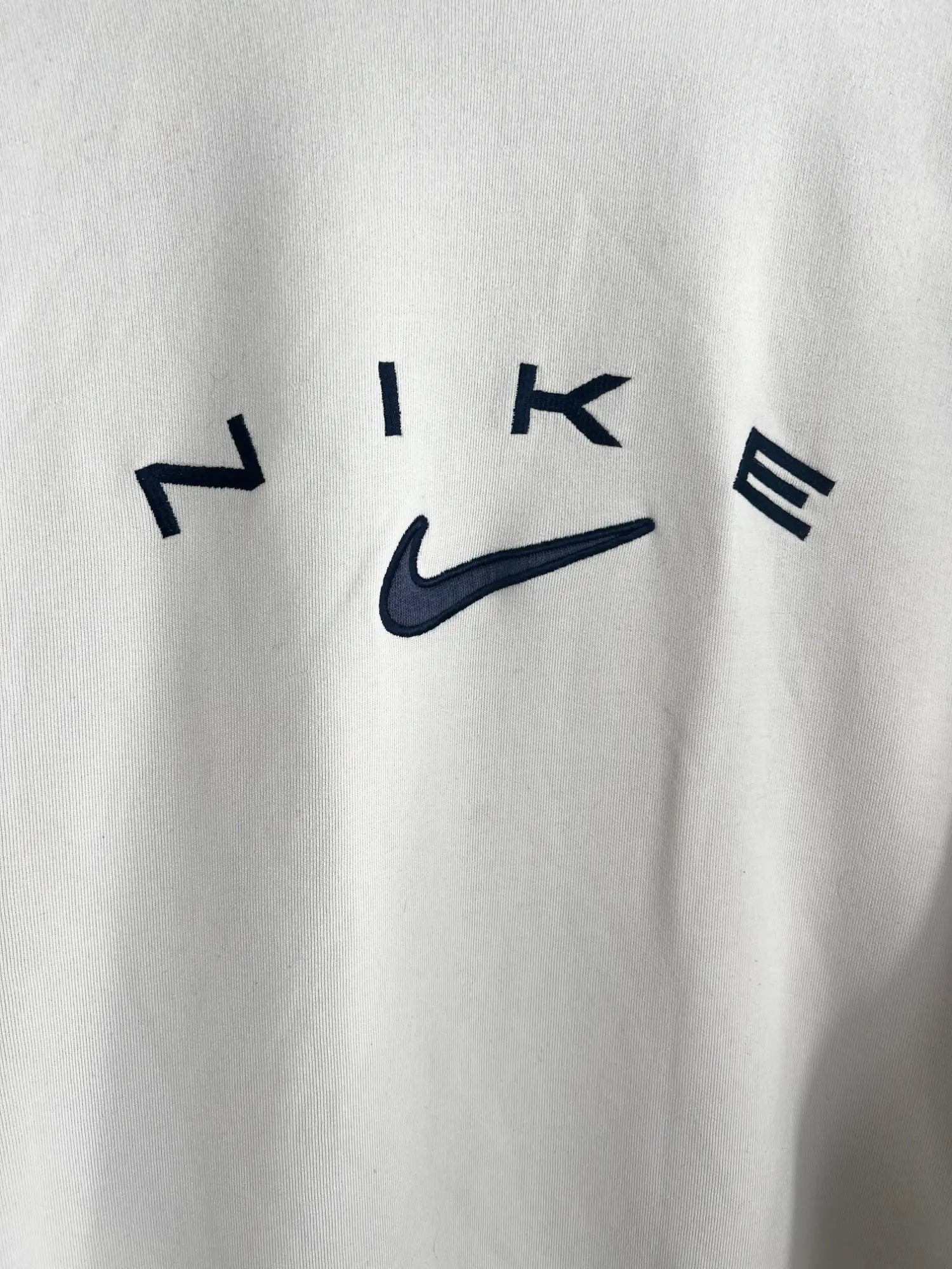 Sweat Nike Vintage 90s blanc vue de logo
