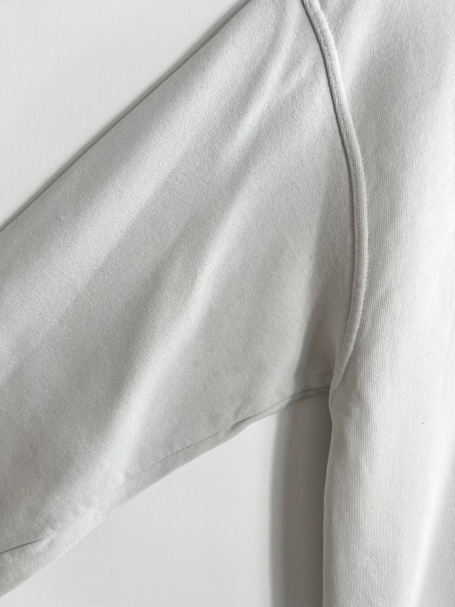 Sweat Nike Vintage 90s blanc vue de manche