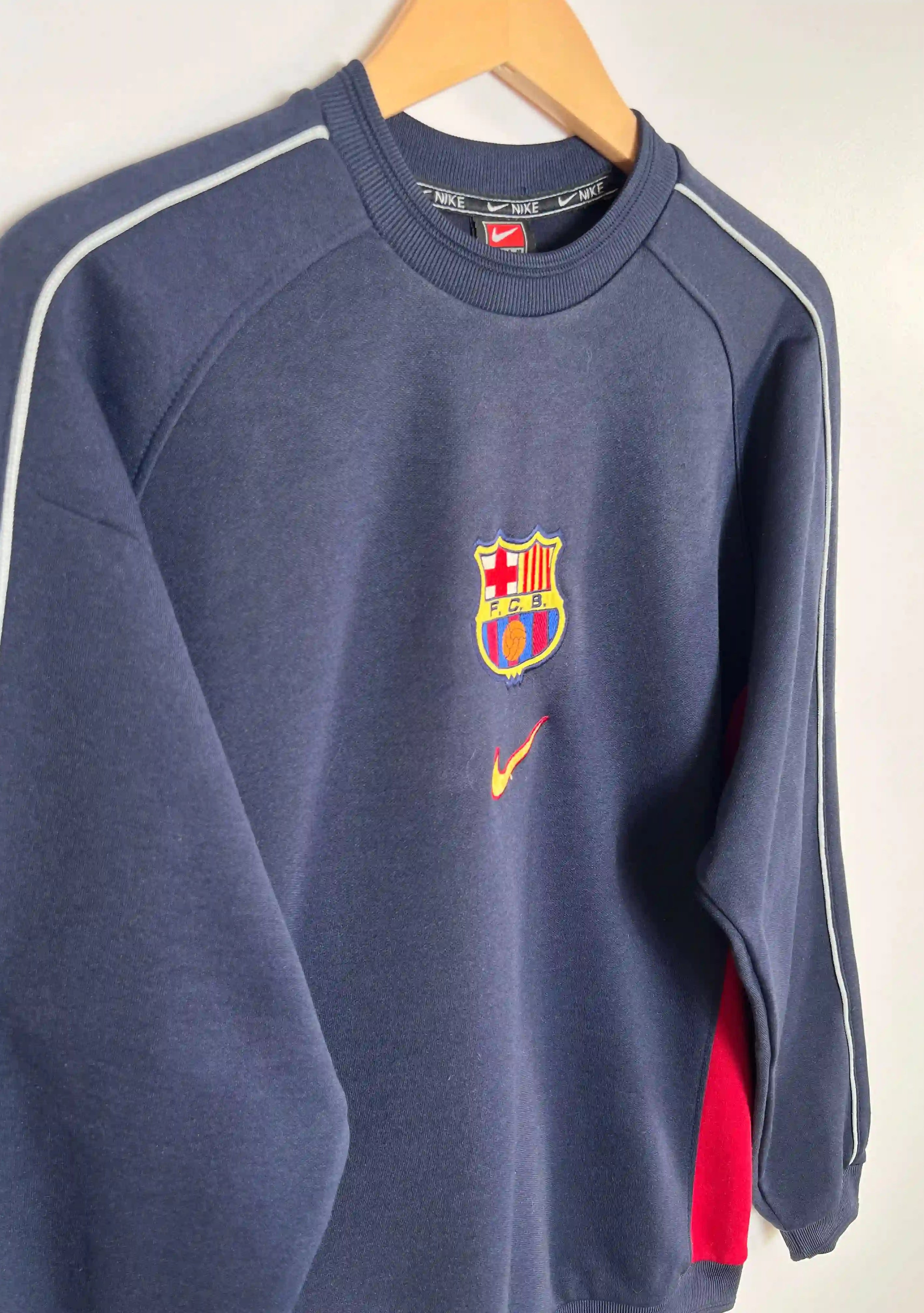 Nike Sweatshirt Vintage FC Barcelona 1998 vue du logo nike brodé
