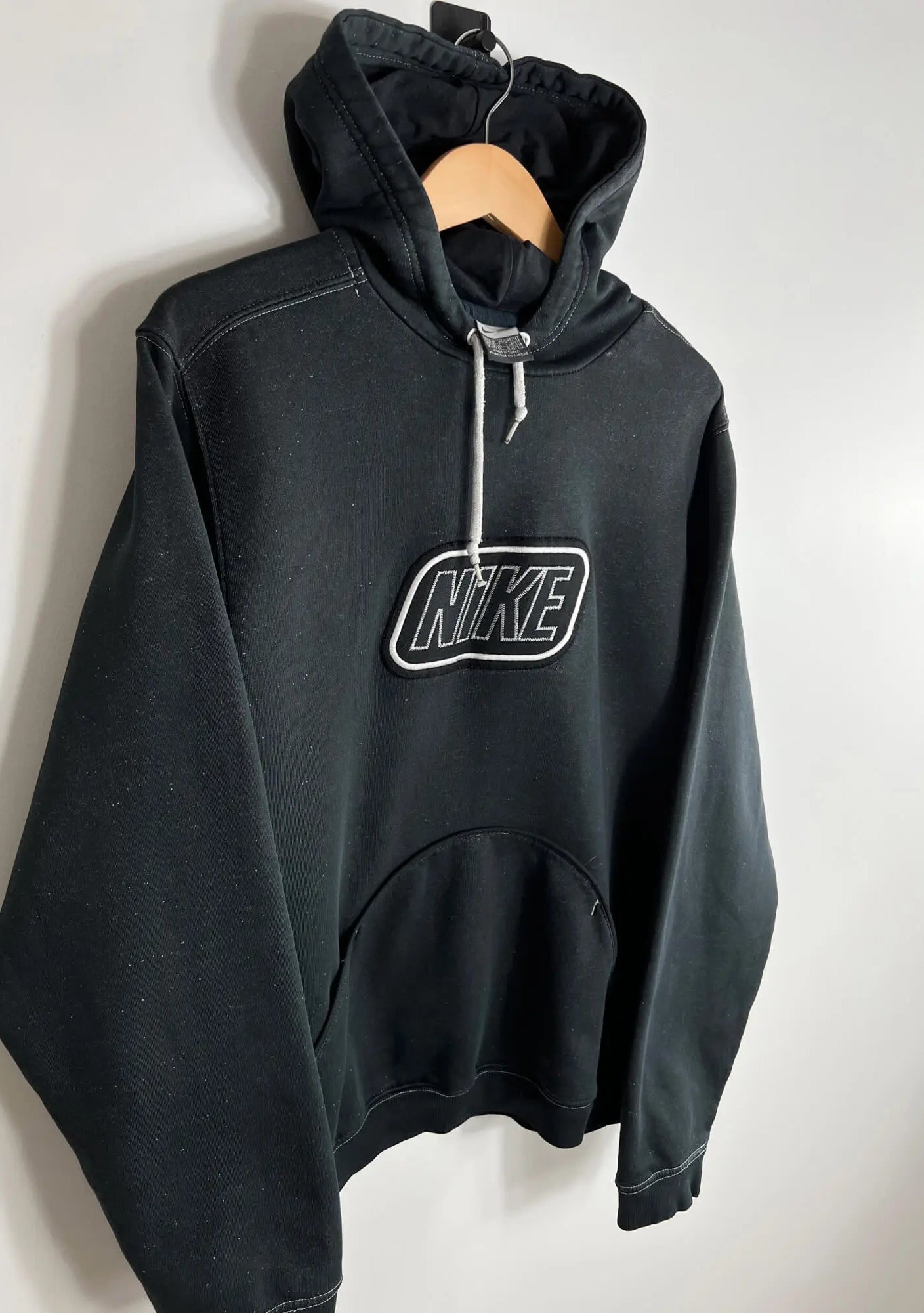 Vintage Black Nike Hoodie vue de coter