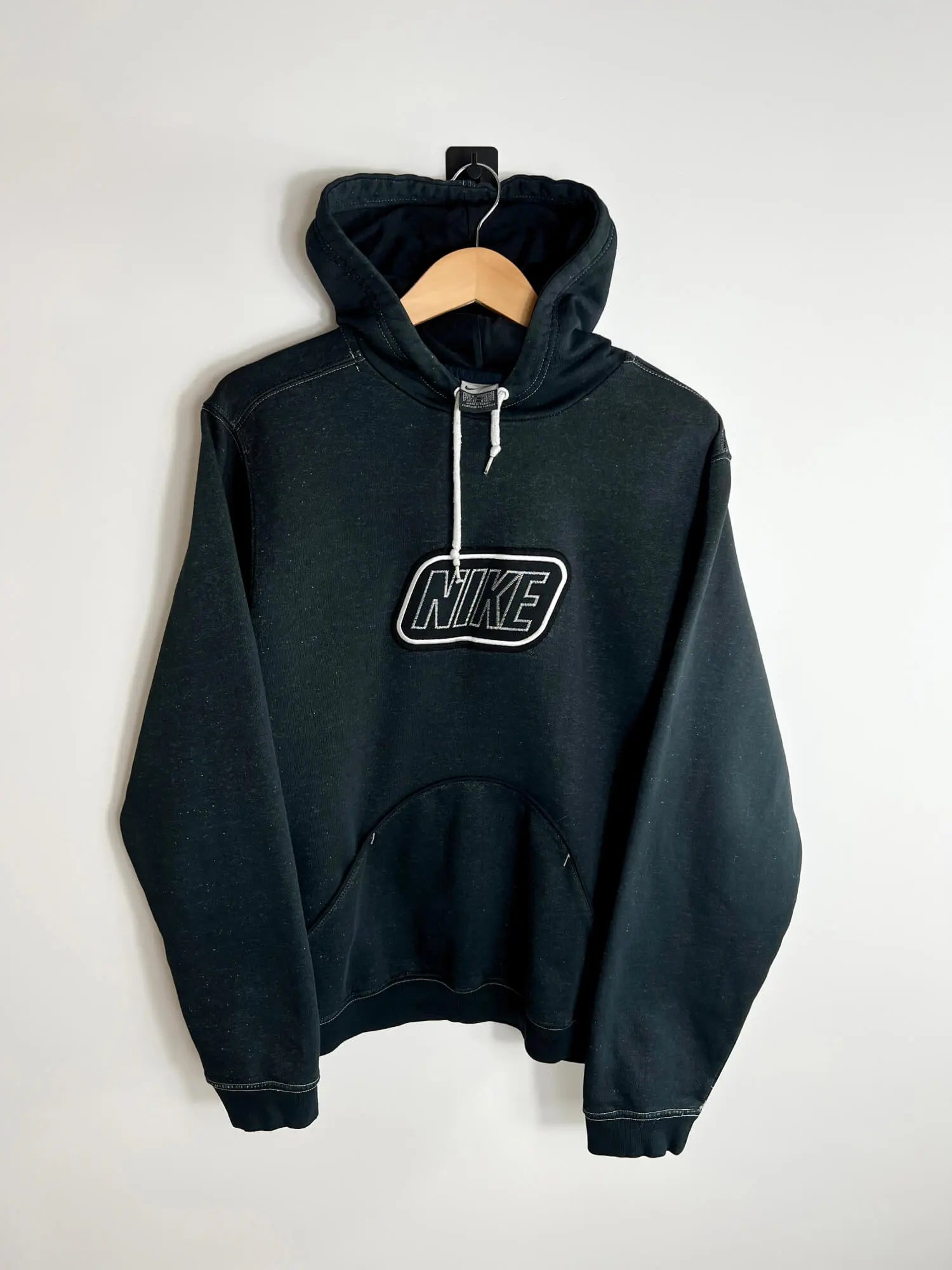 Vintage Black Nike Hoodie vue de face