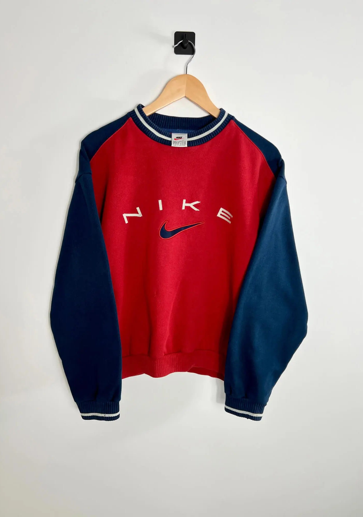 Vintage Nike 90s Sweatshirt Rouge et Bleu vue de face
